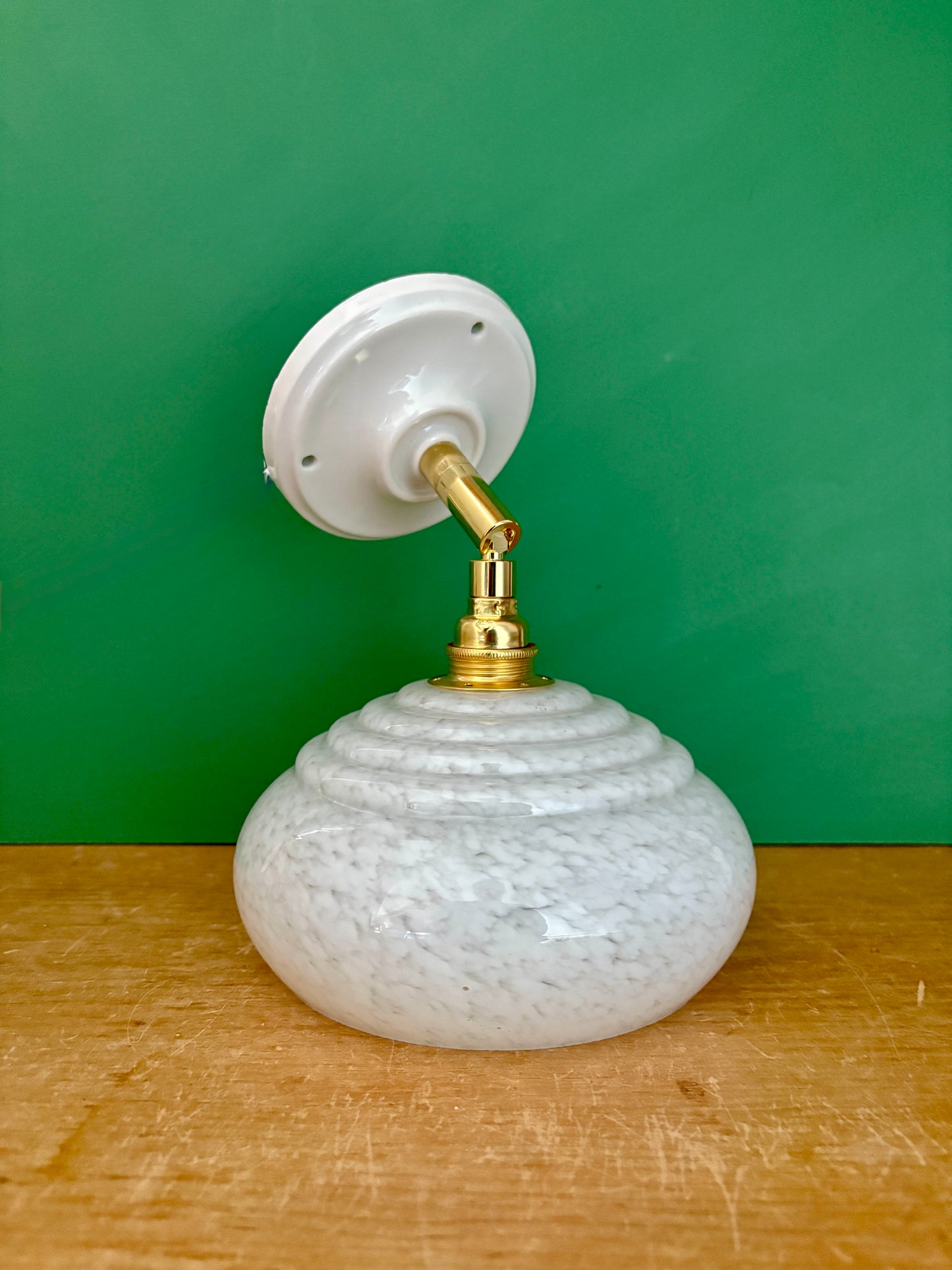 Applique abat-jour vintage en verre de Clichy blanc