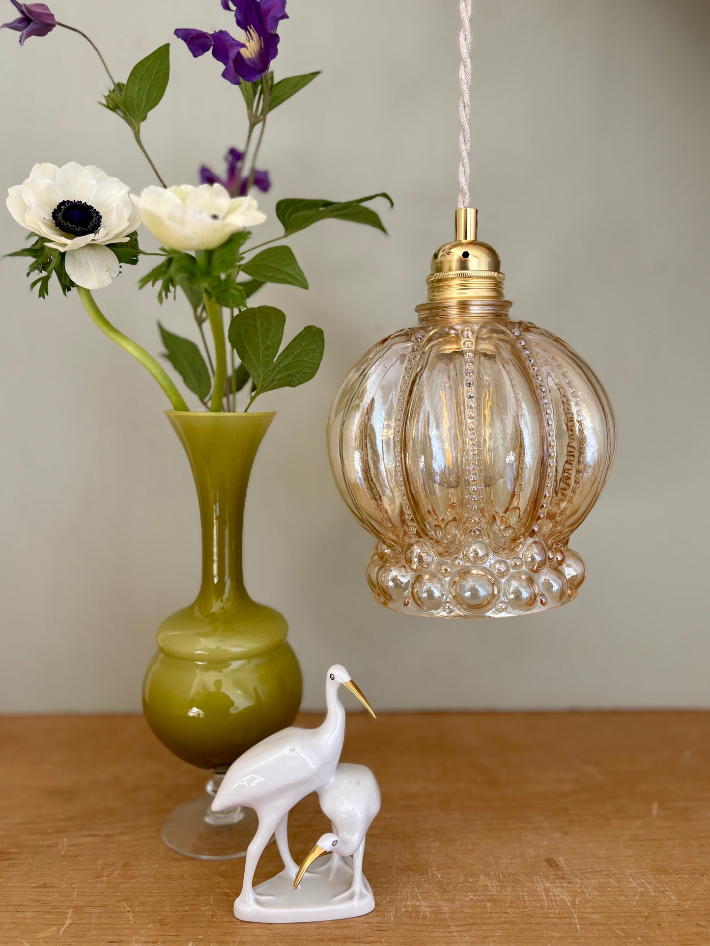 Suspension globe vintage en verre ambré bulle