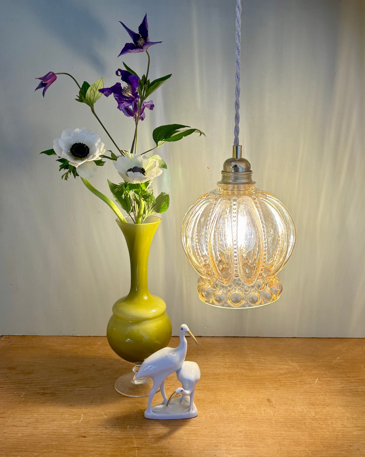 Suspension globe vintage en verre ambré bulle