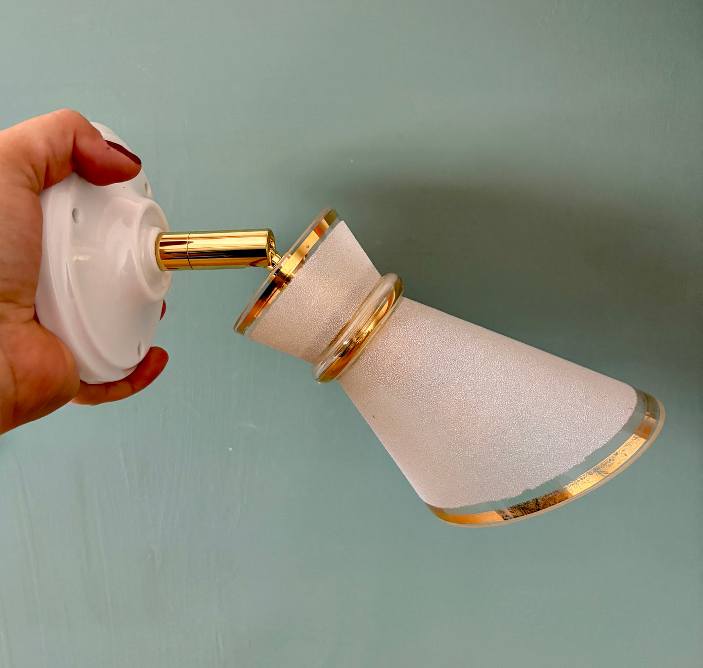 Applique tulipe vintage en verre granité blanc et doré