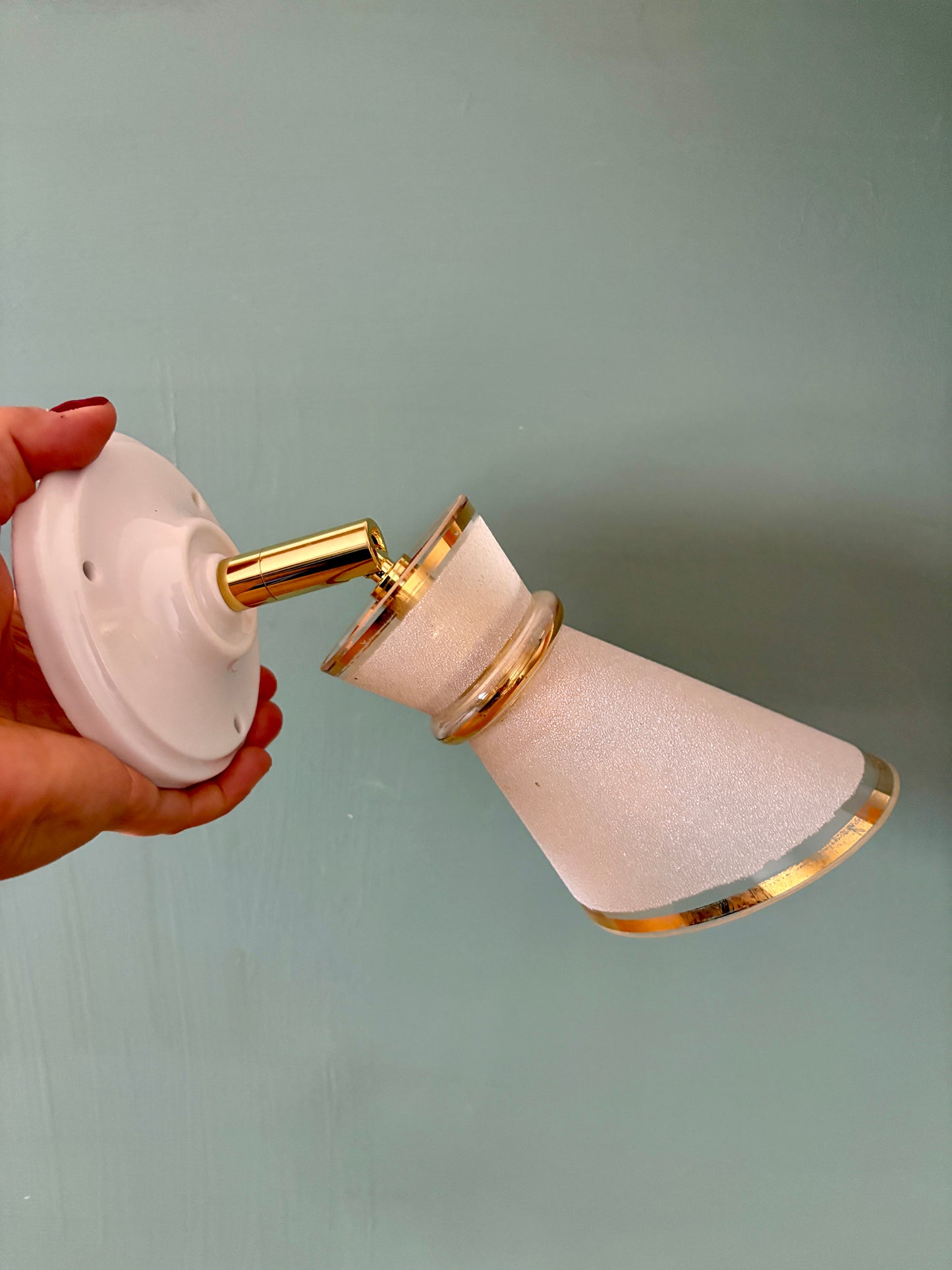 Applique tulipe vintage en verre granité blanc et doré