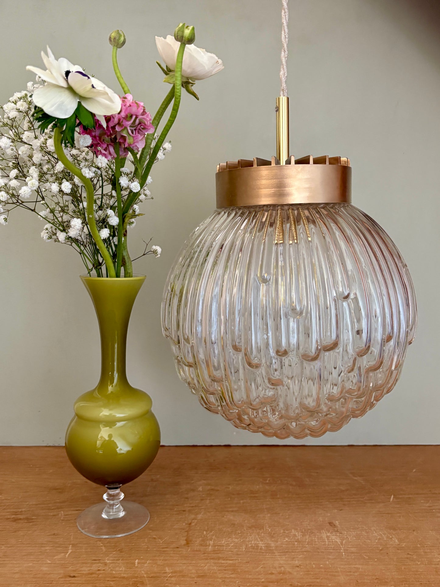 Suspension globe vintage XL en verre moulé