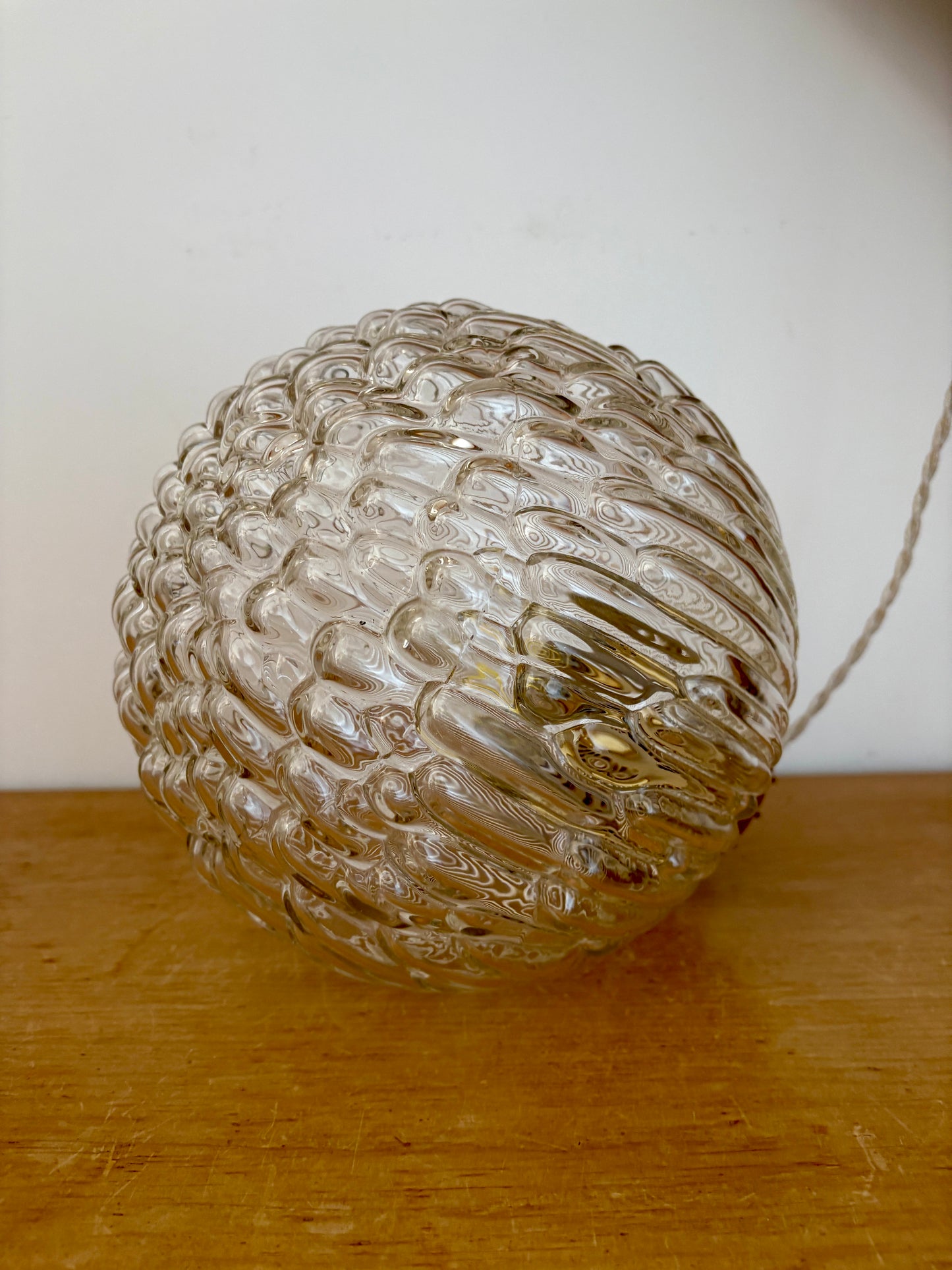 Suspension globe vintage XL en verre moulé