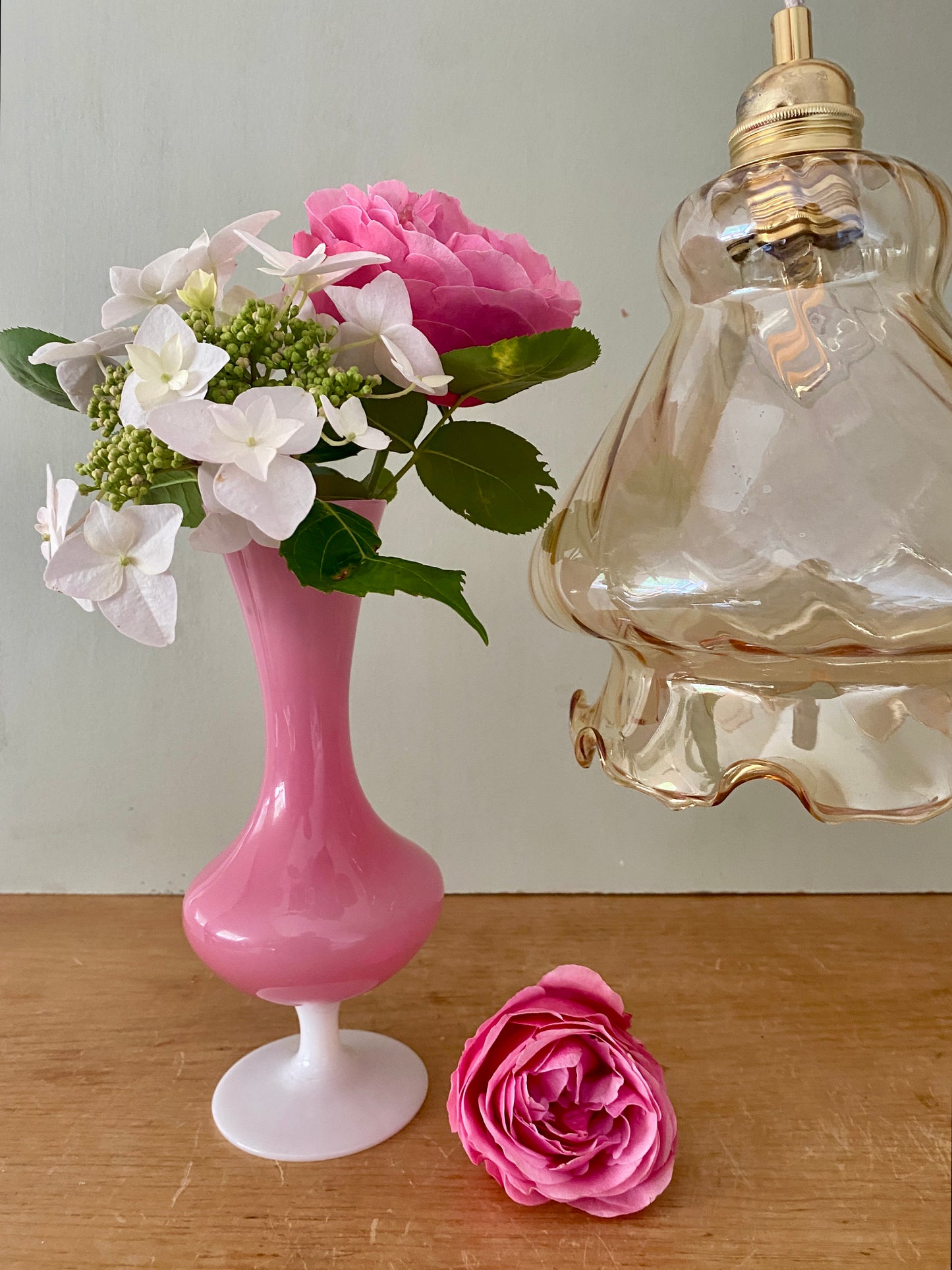 Suspension globe vintage en verre ambré