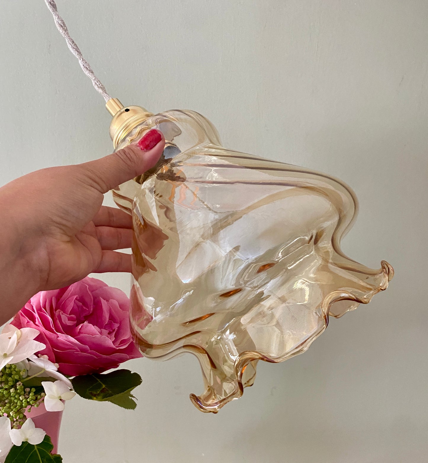 Suspension globe vintage en verre ambré