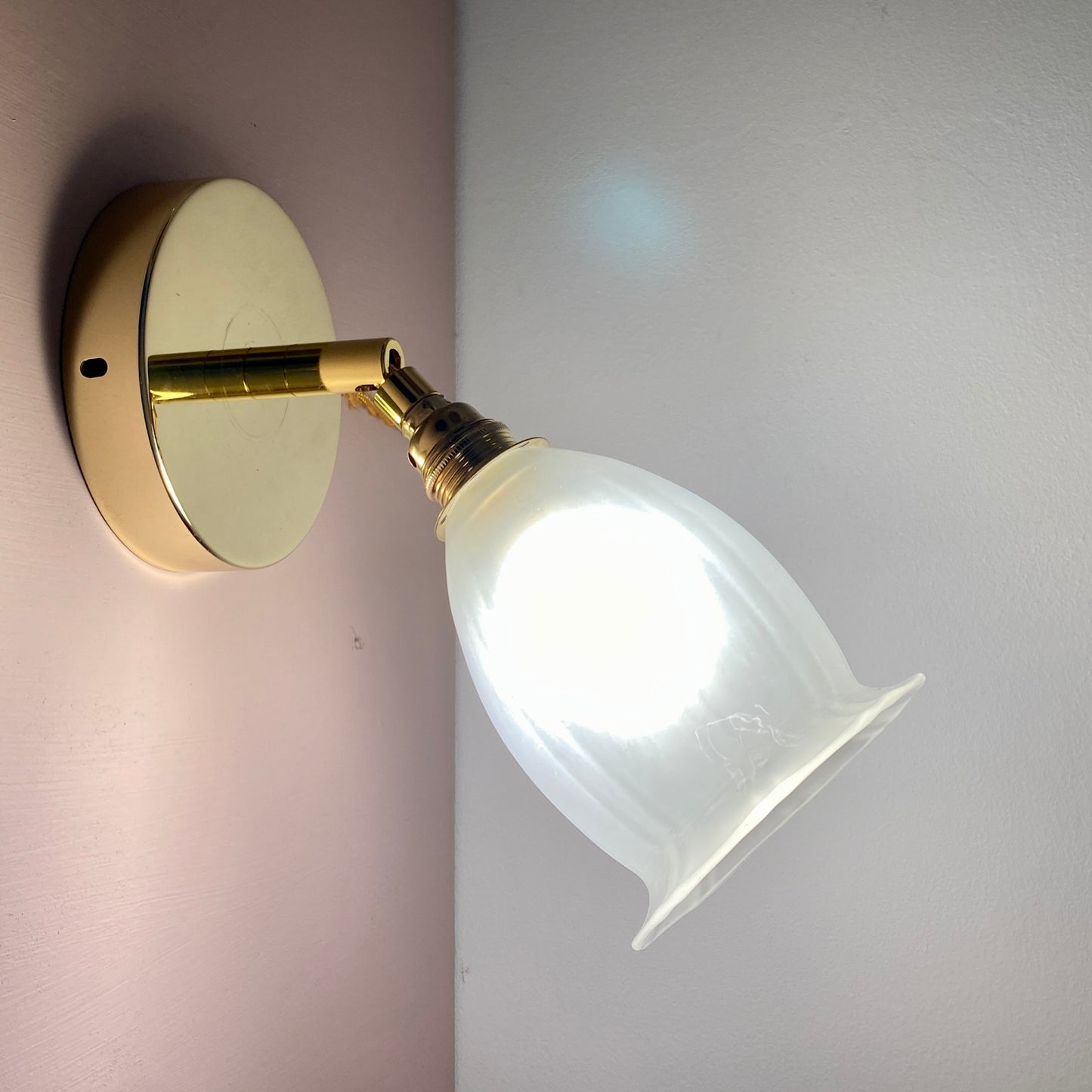 Applique tulipe vintage en verre dépoli