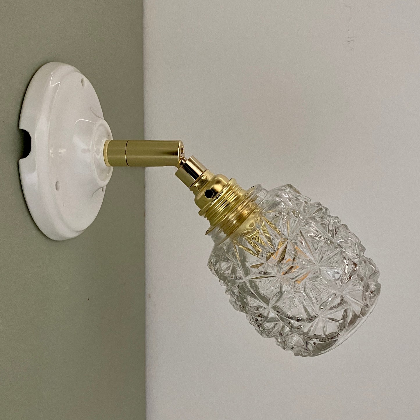 Applique tulipe vintage en verre moulé