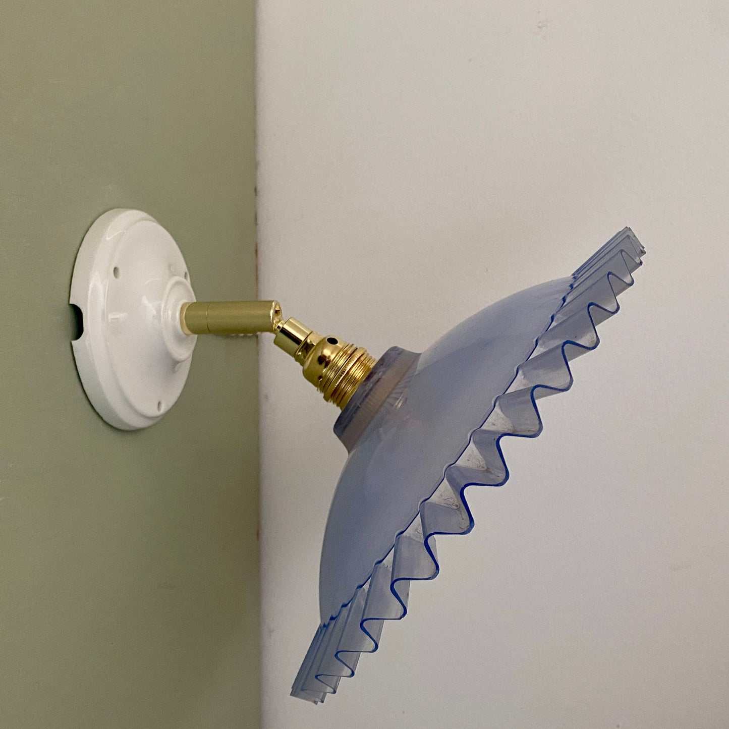 Applique abat-jour vintage en plastique bleu