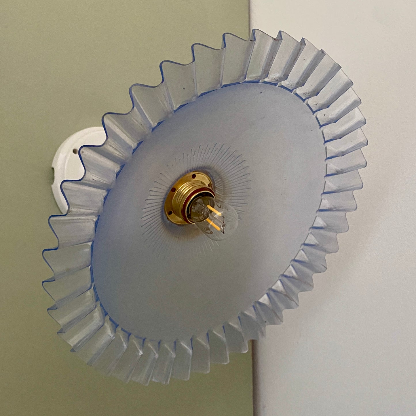 Applique abat-jour vintage en plastique bleu