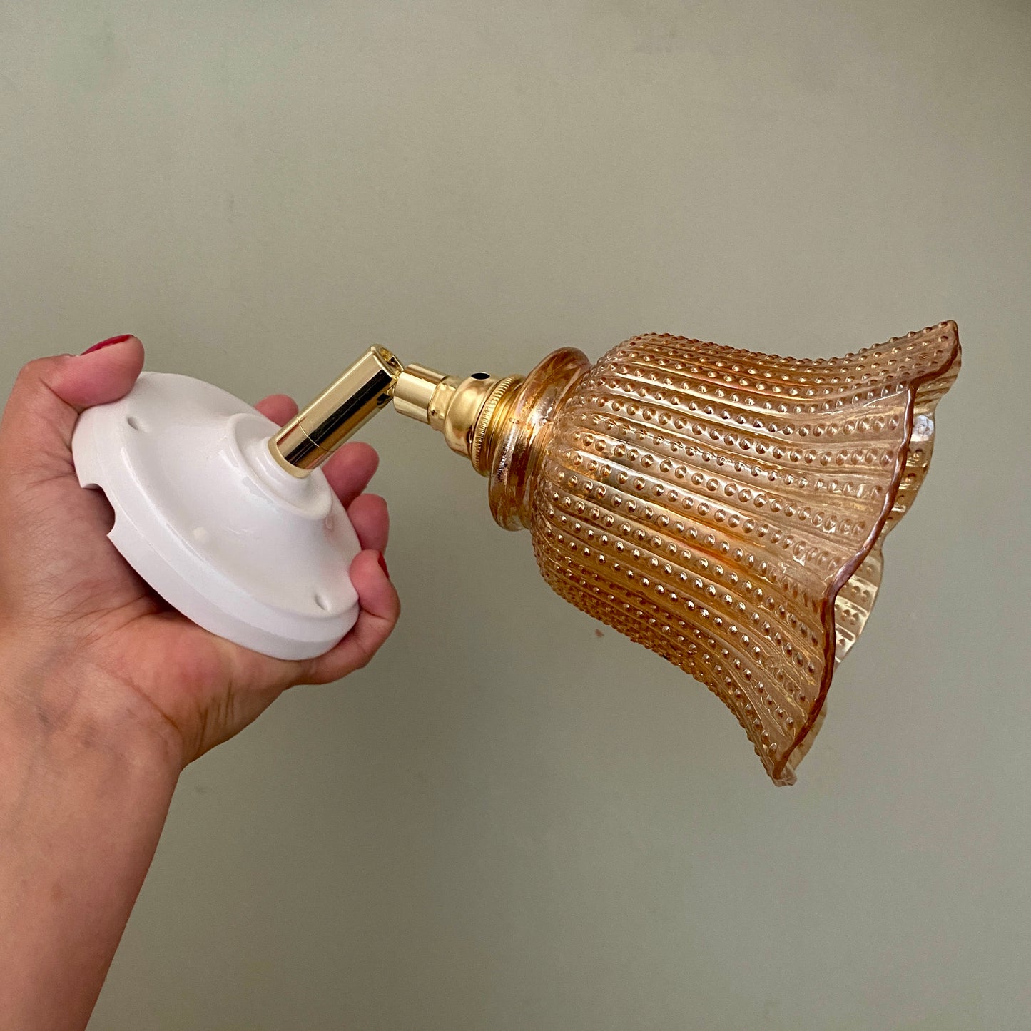 Applique tulipe vintage en verre ambrée