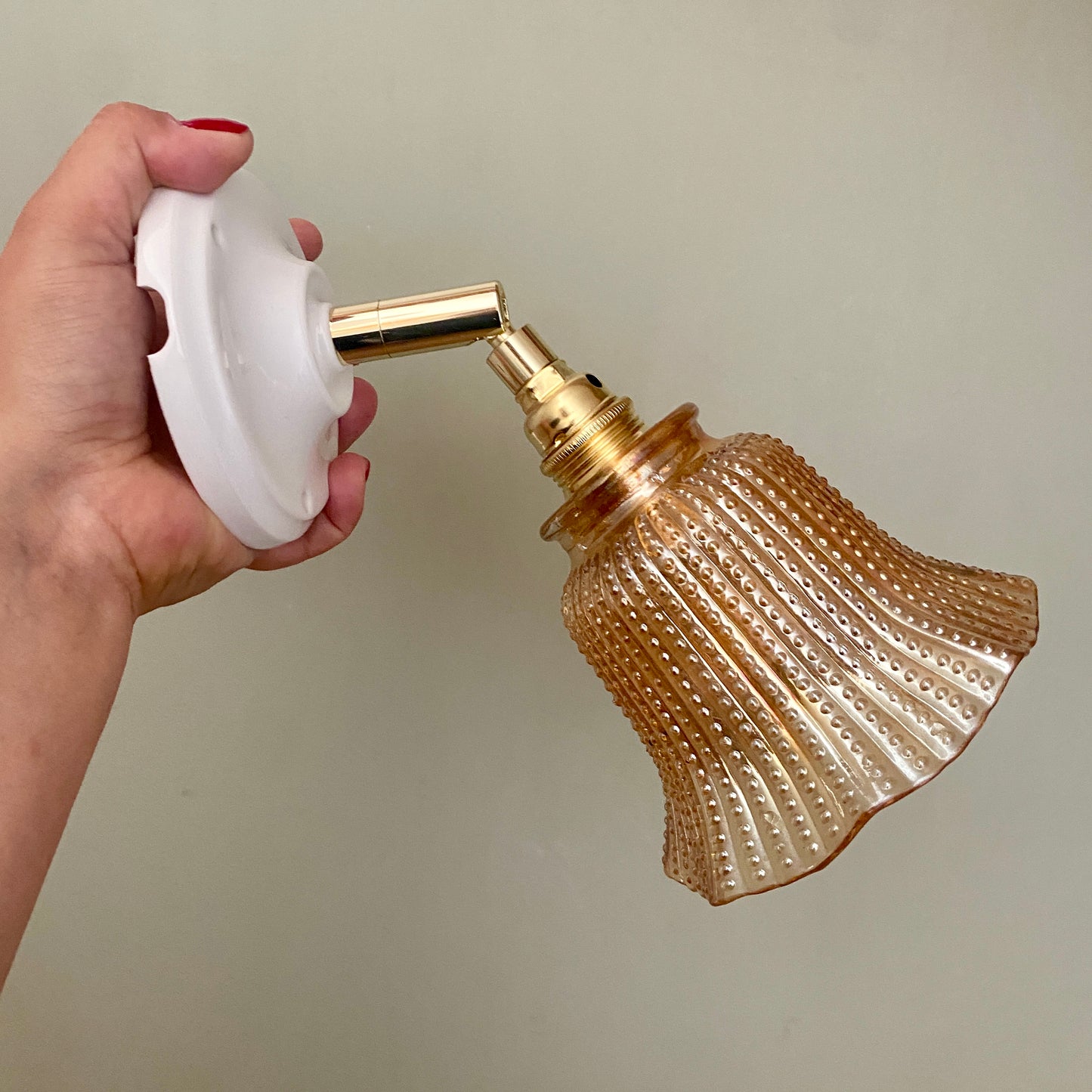 Applique tulipe vintage en verre ambrée