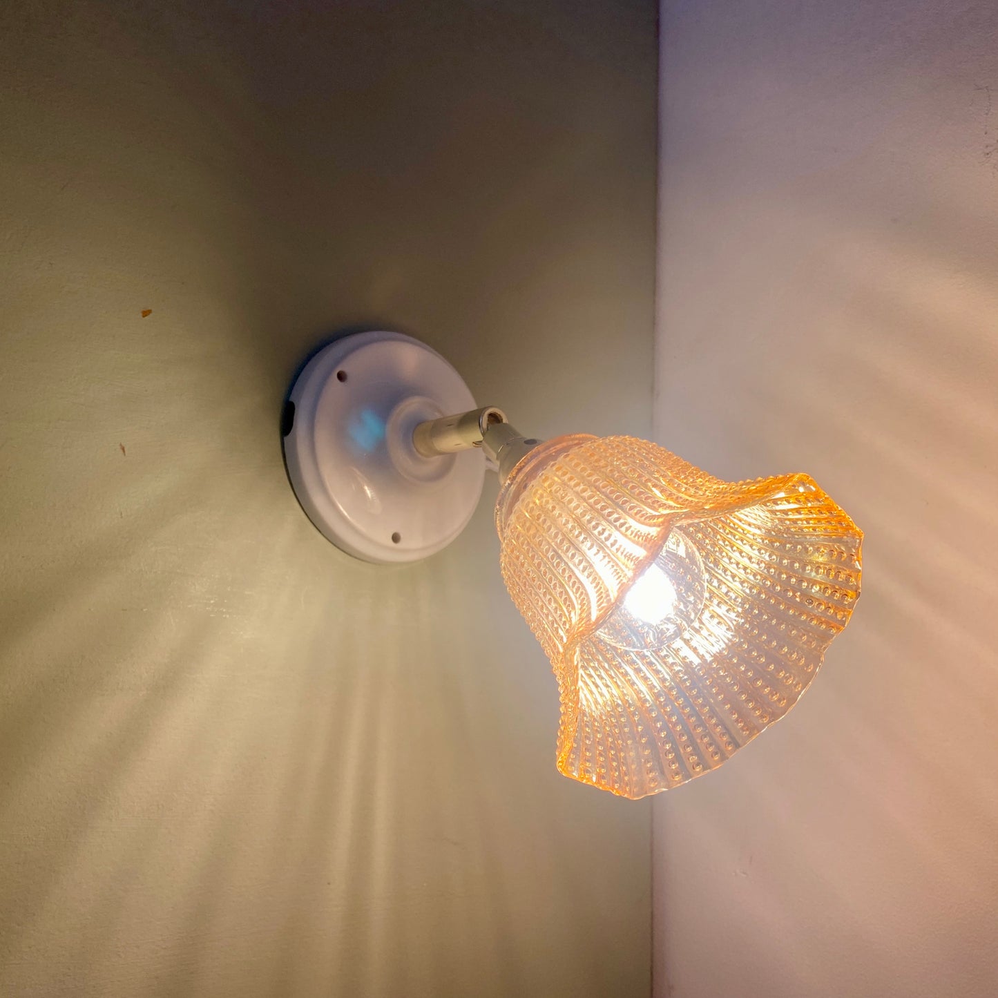 Applique tulipe vintage en verre ambrée