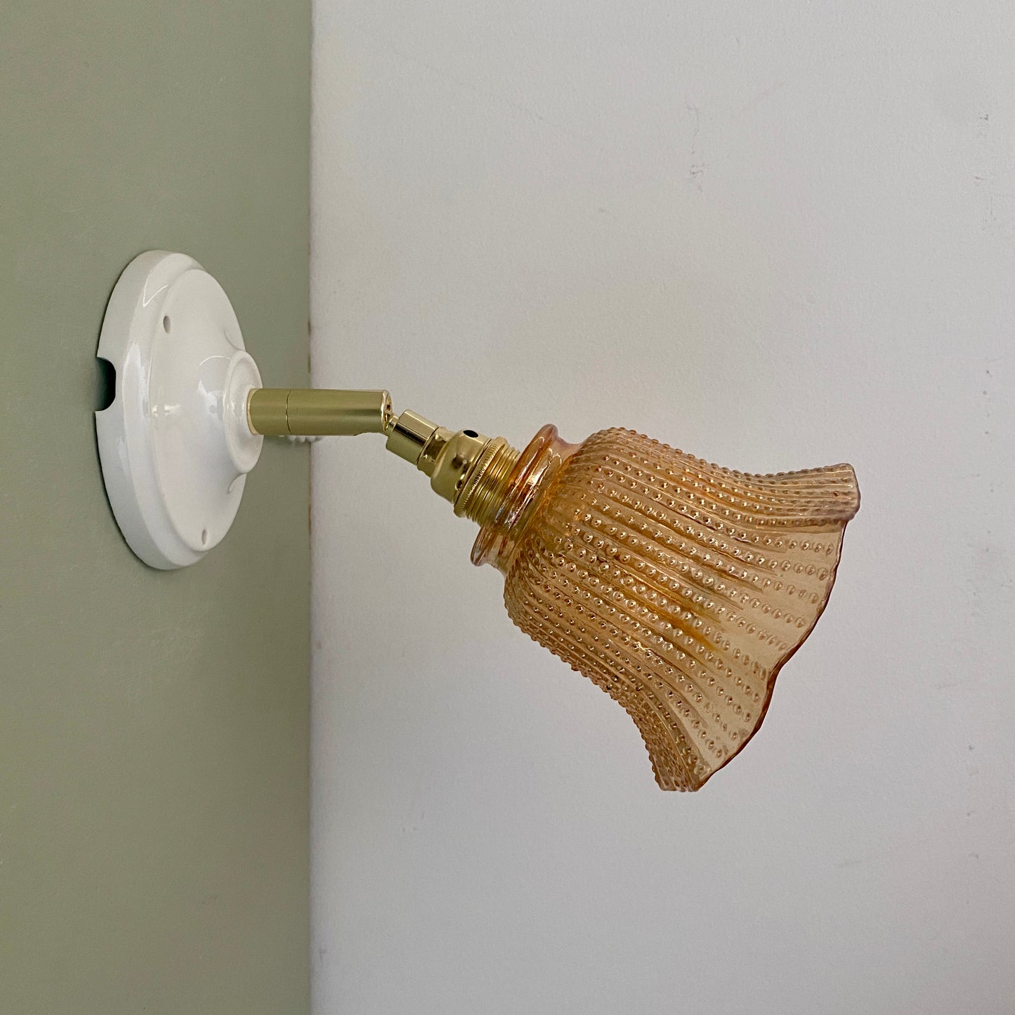 Applique tulipe vintage en verre ambrée