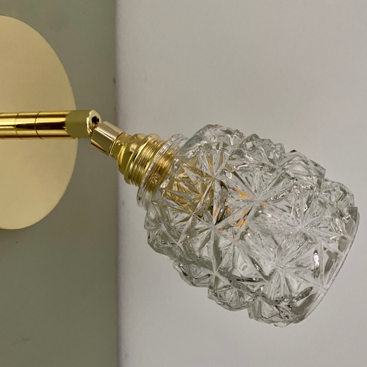 Applique tulipe vintage en verre moulé