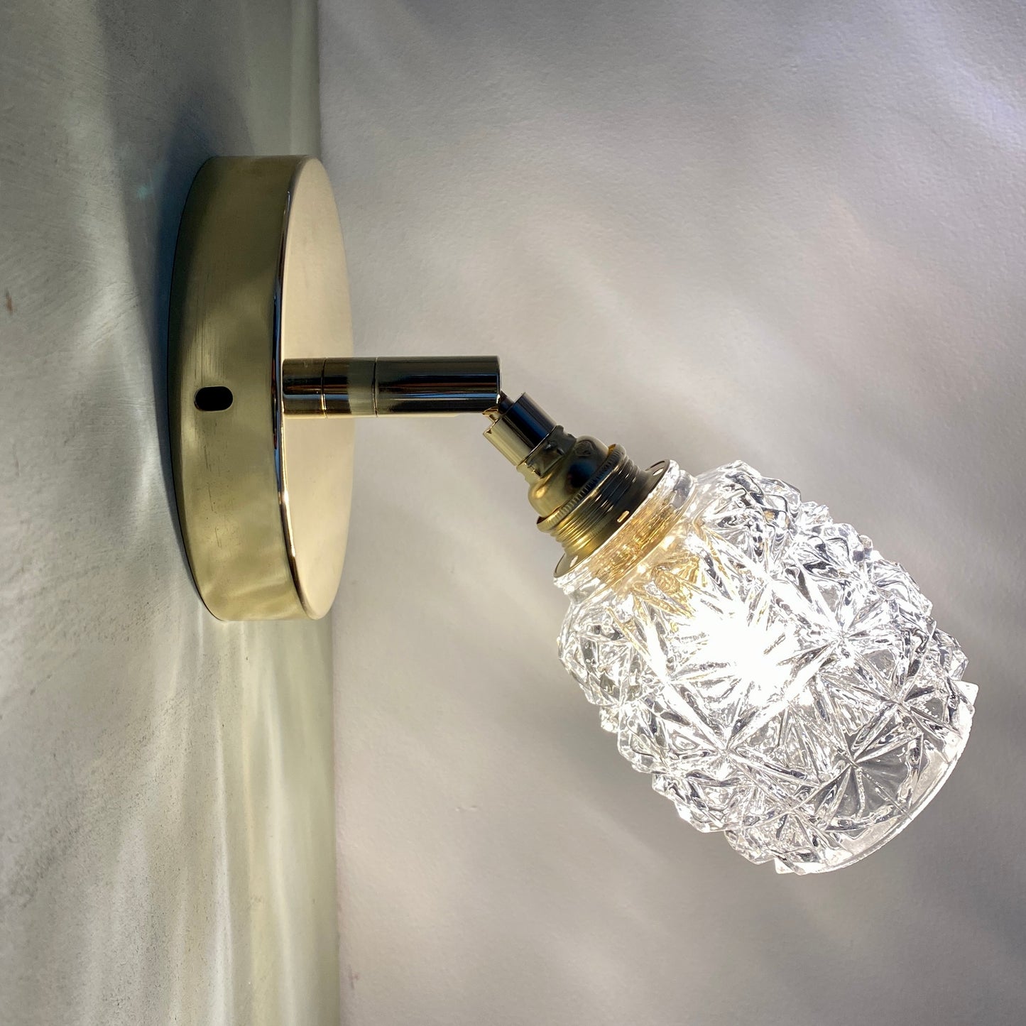 Applique tulipe vintage en verre moulé