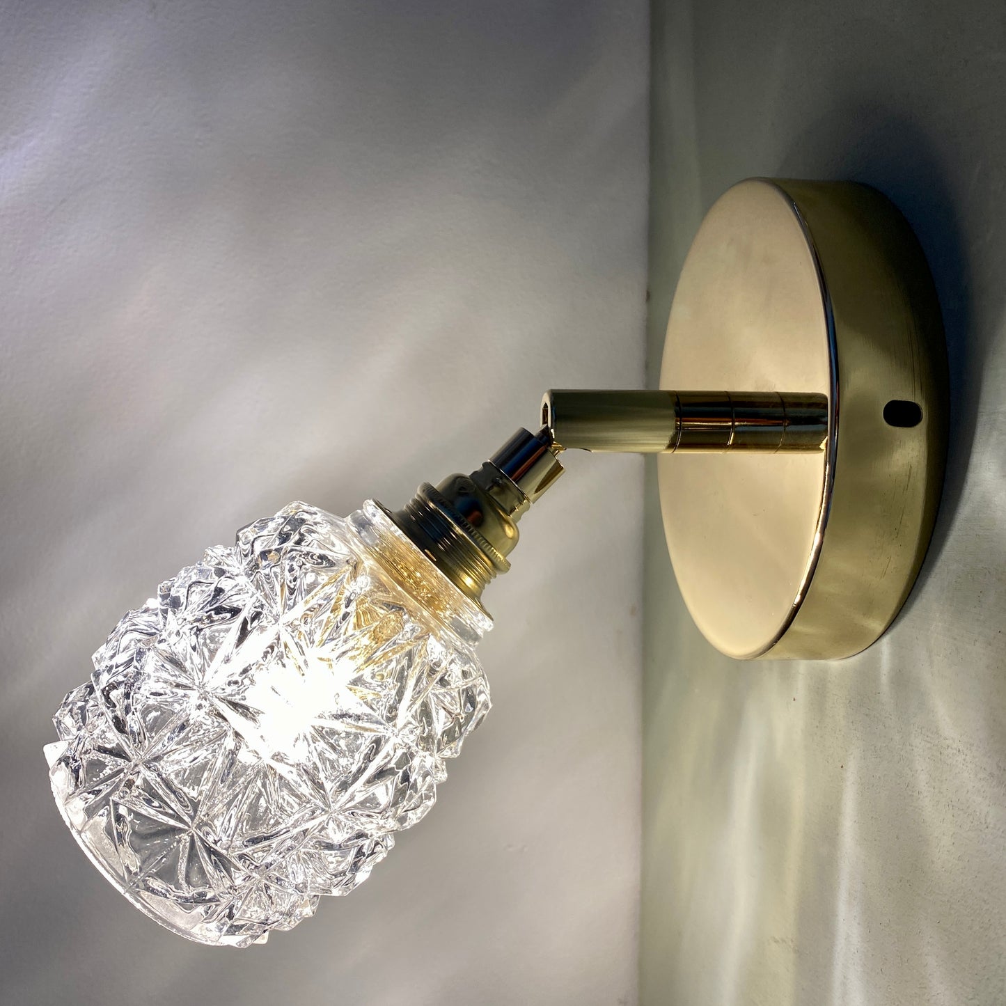 Applique tulipe vintage en verre moulé