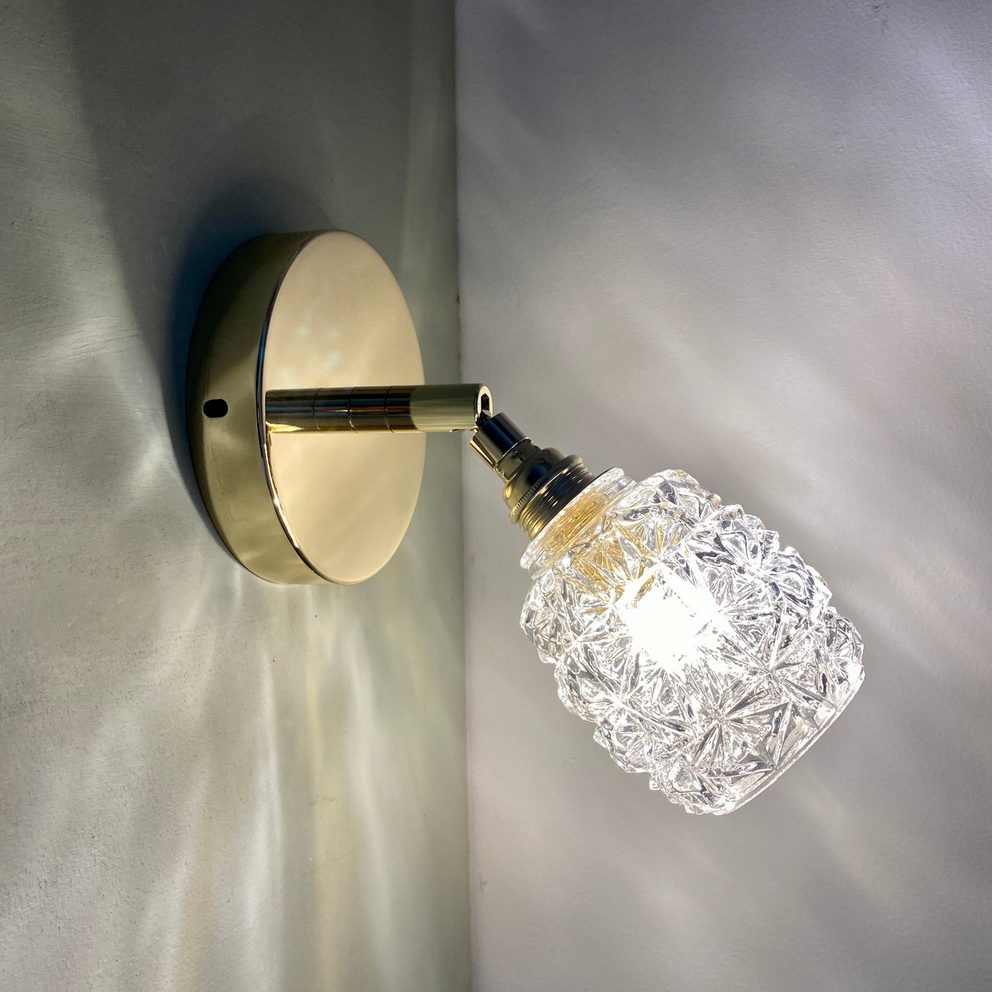 Applique tulipe vintage en verre moulé