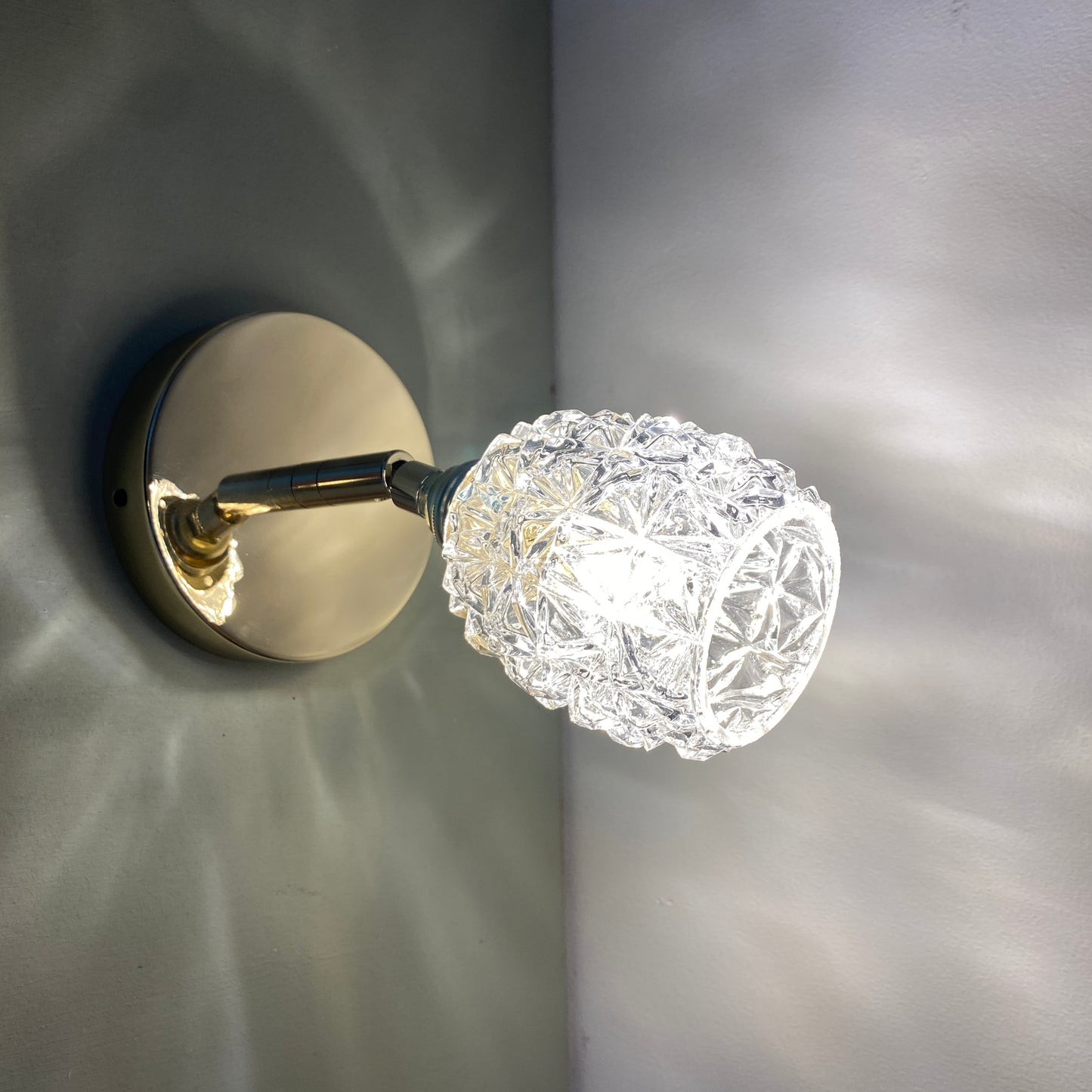 Applique tulipe vintage en verre moulé