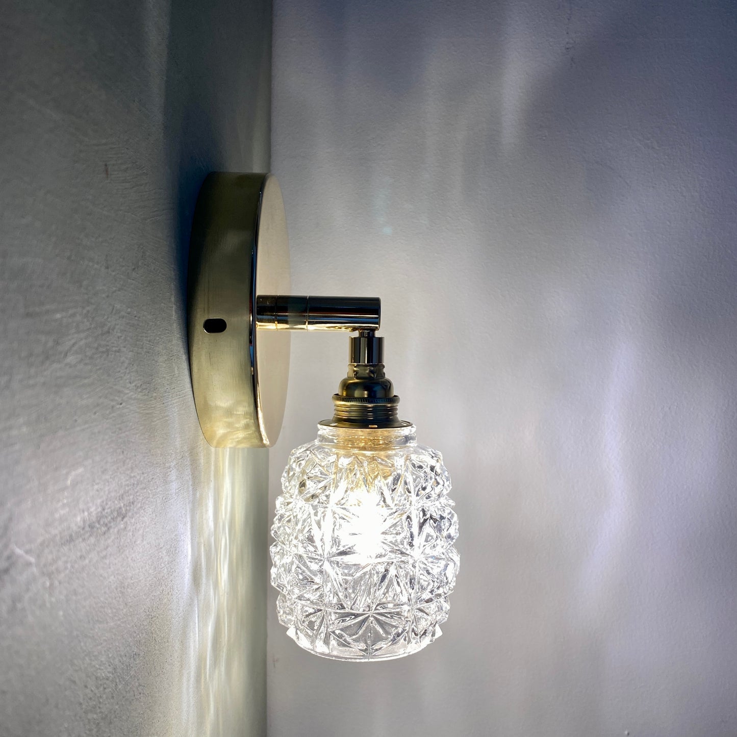 Applique tulipe vintage en verre moulé