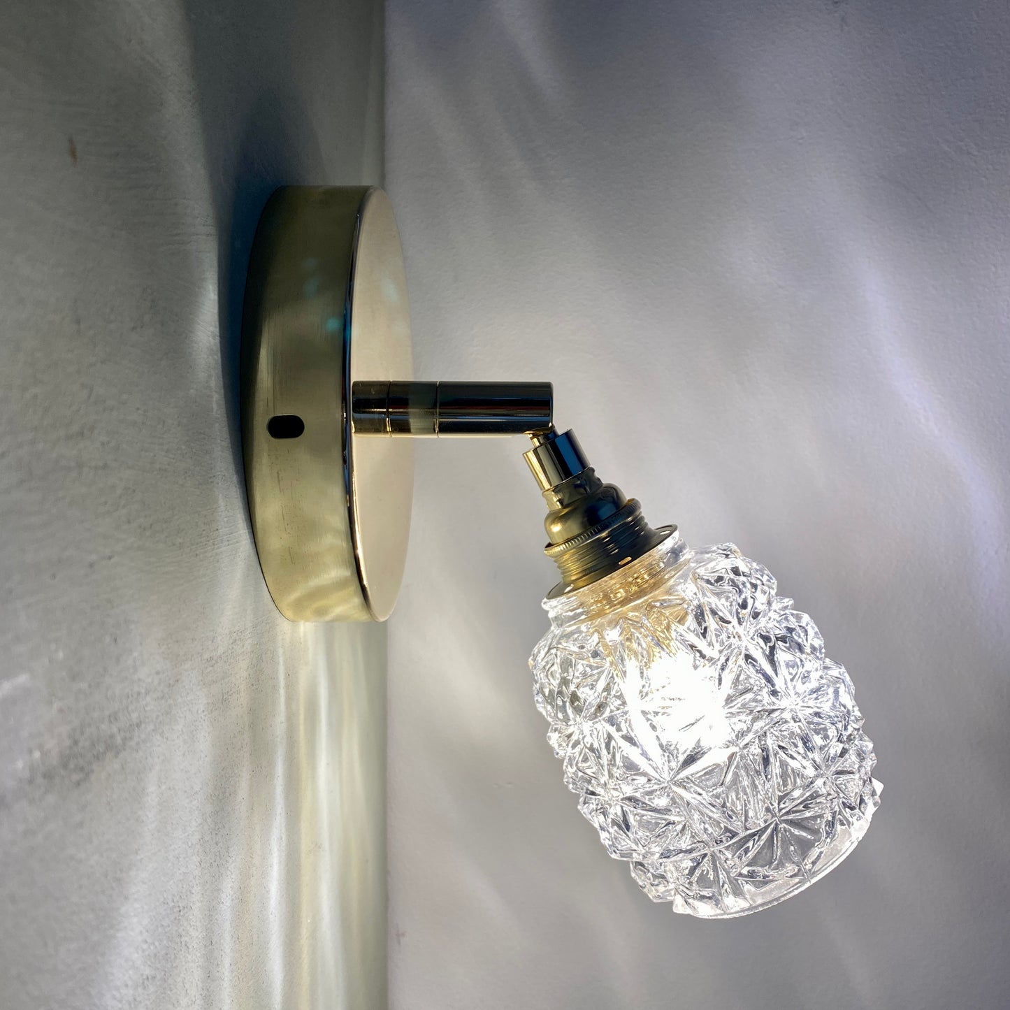 Applique tulipe vintage en verre moulé