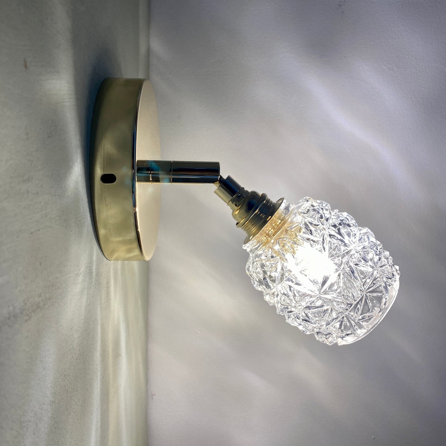 Applique tulipe vintage en verre moulé