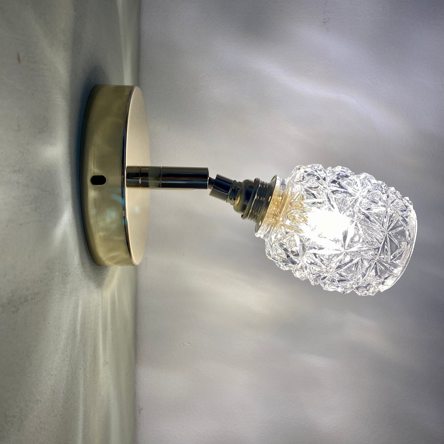 Applique tulipe vintage en verre moulé