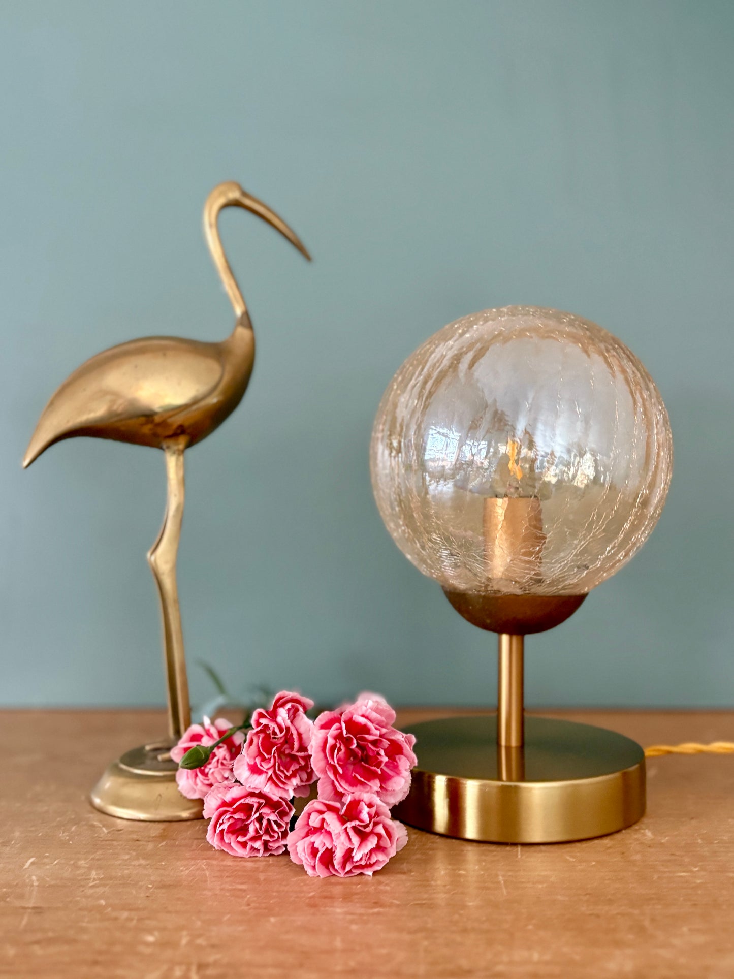 Lampe à poser globe vintage en verre ambré (BA1)