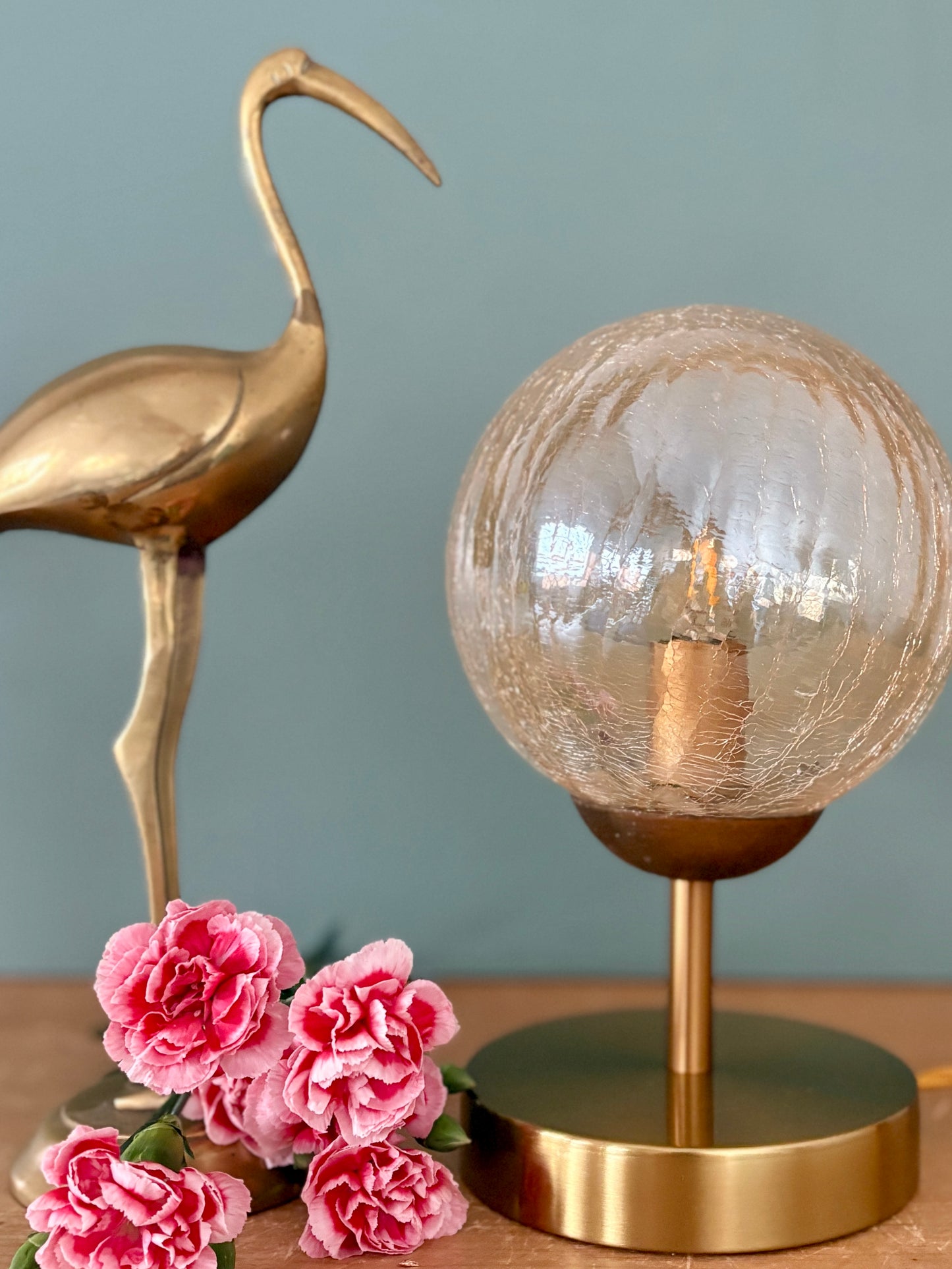 Lampe à poser globe vintage en verre ambré (BA1)