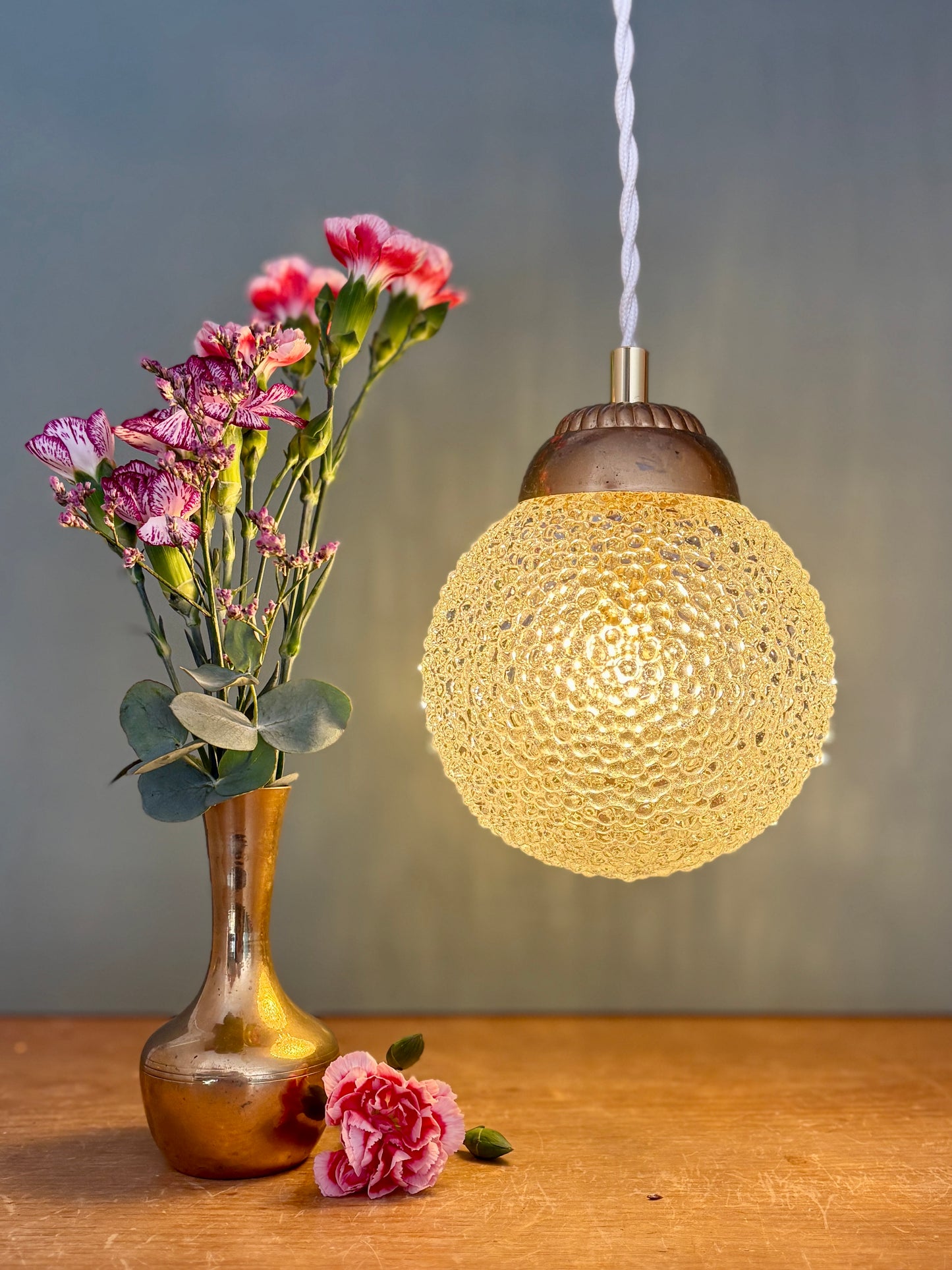 Suspension globe vintage en verre moulé (BP1)