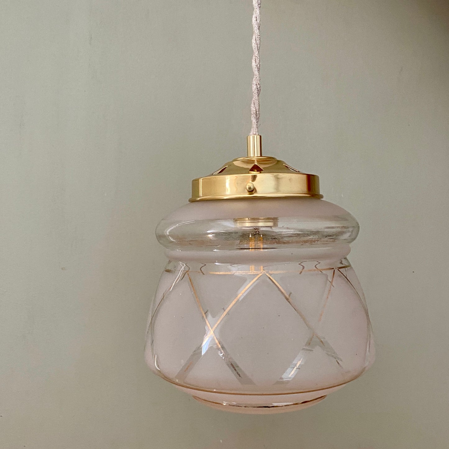 Suspension globe vintage art déco blanc et doré