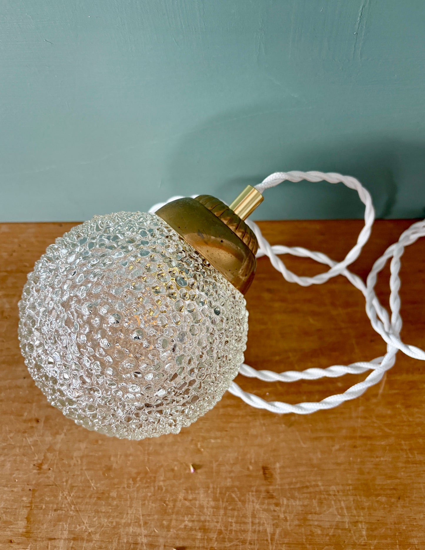 Suspension globe vintage en verre moulé (BP1)