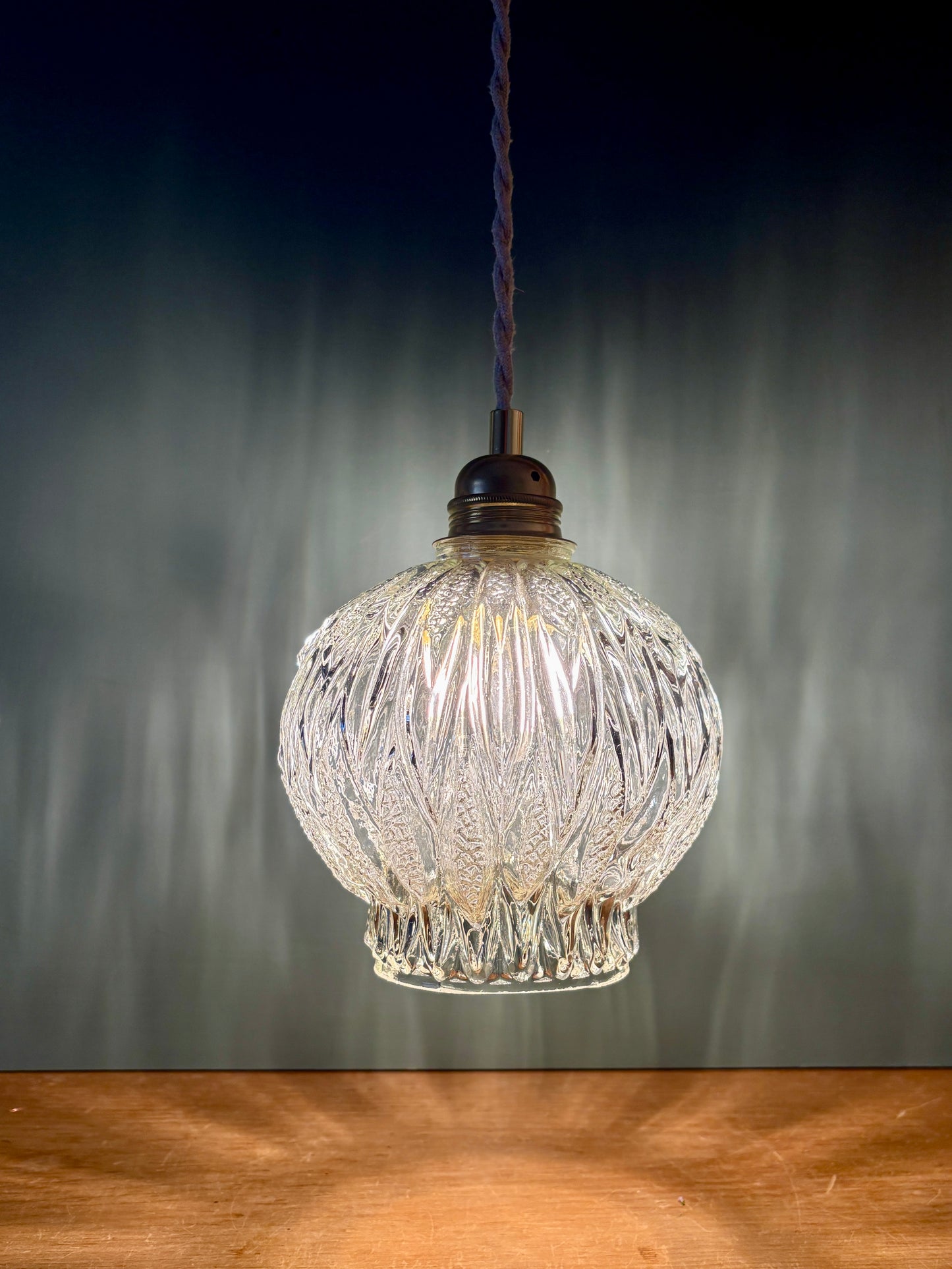 Suspension globe vintage en verre moulé (GT1)