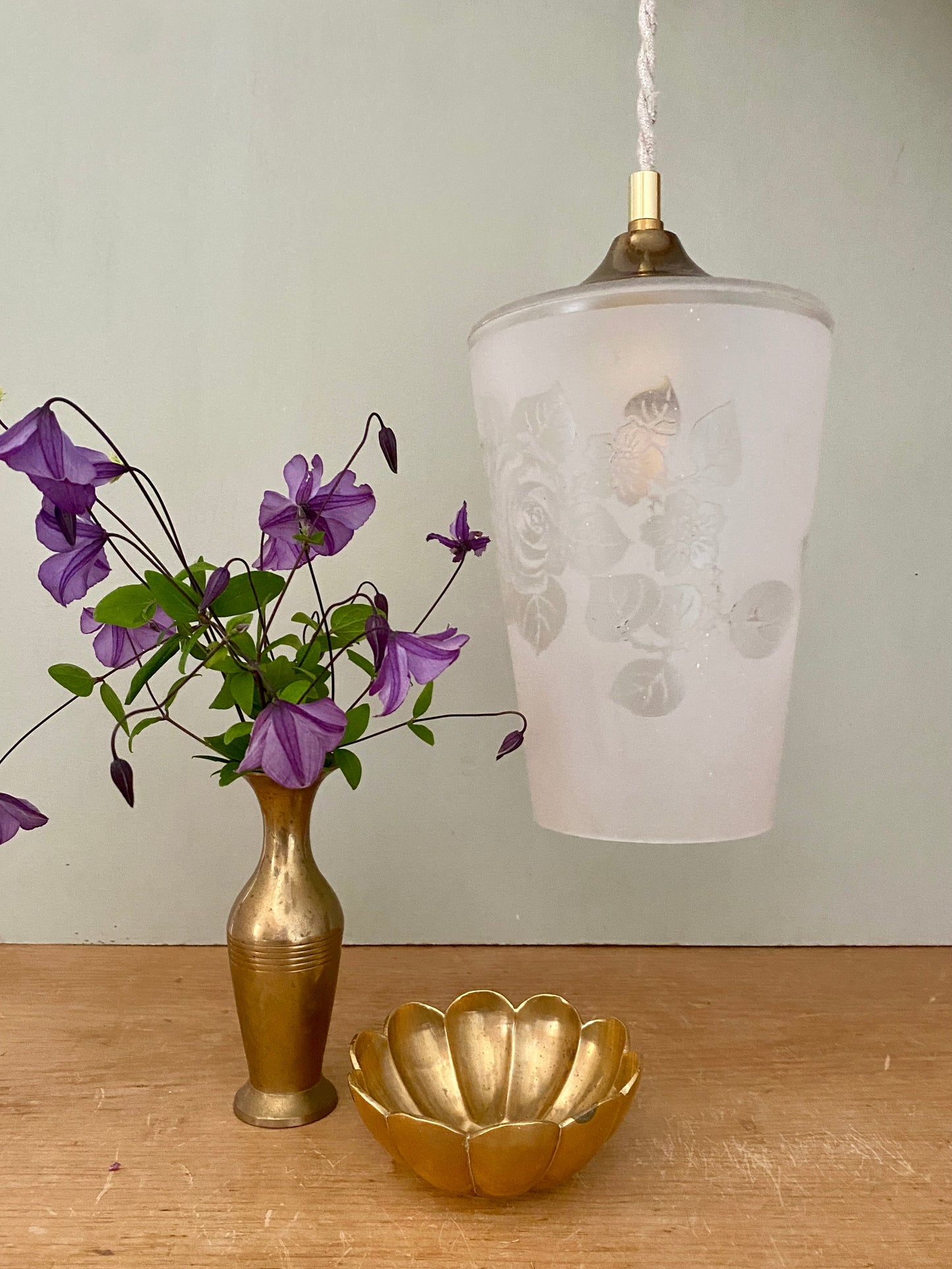 Suspension globe vintage en verre dépoli