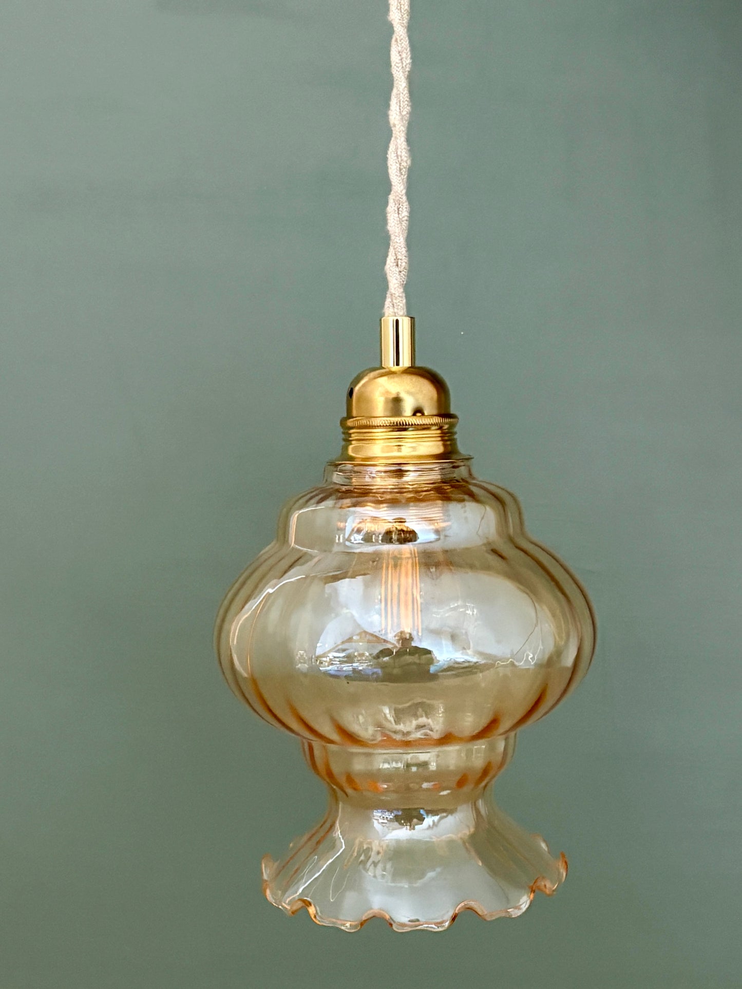 Suspension globe vintage en verre ambré (GA2)