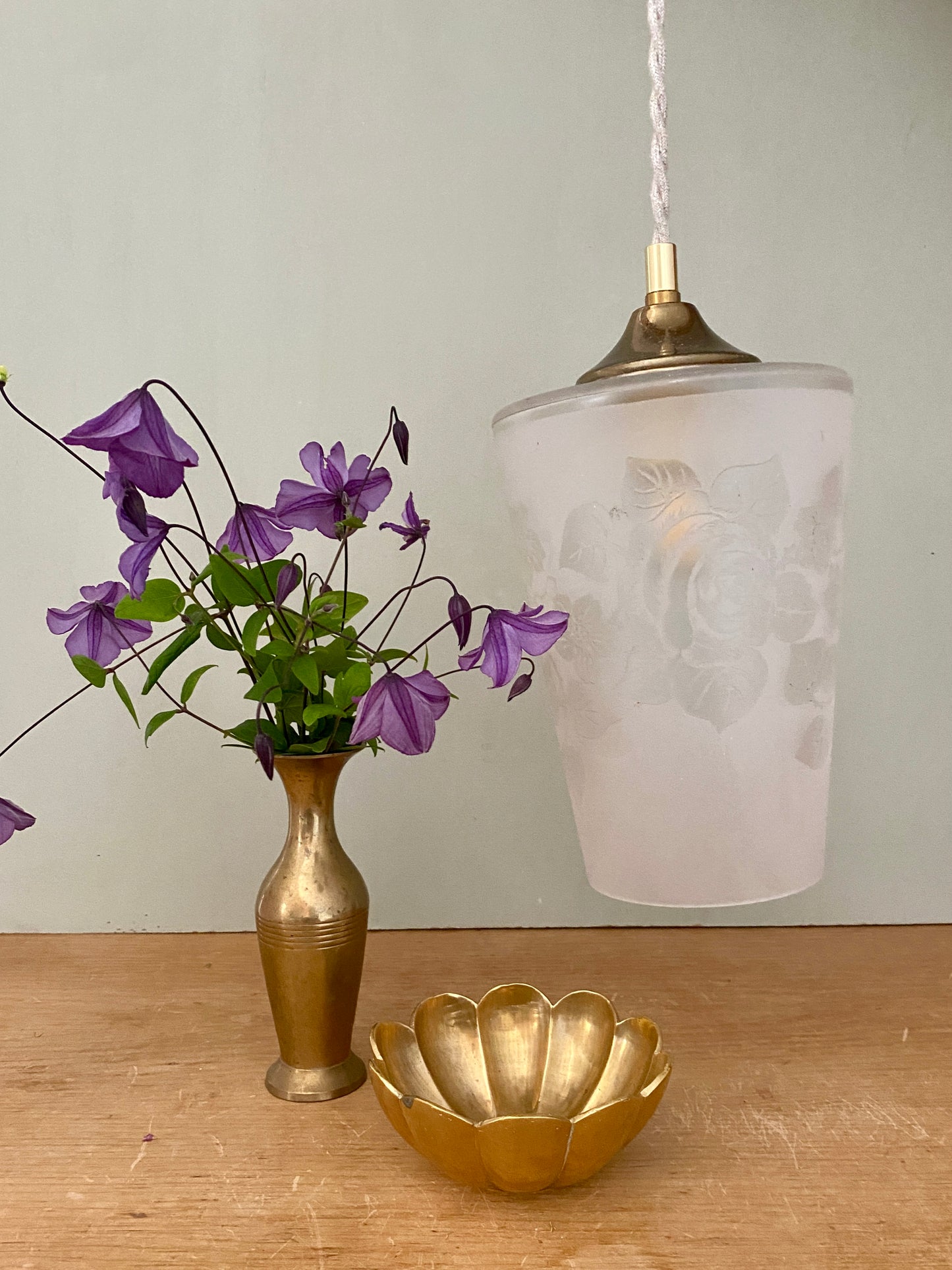 Suspension globe vintage en verre dépoli