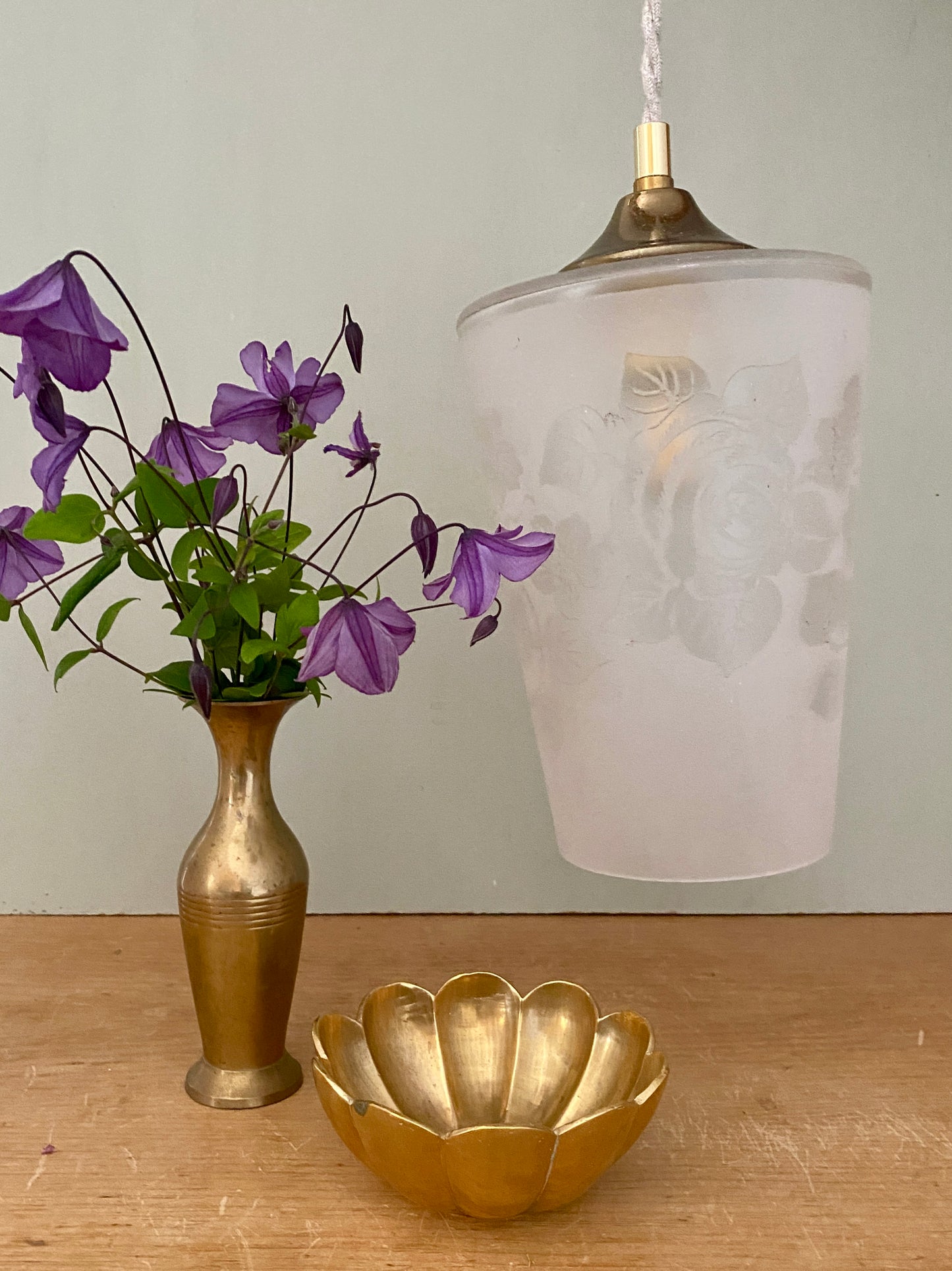 Suspension globe vintage en verre dépoli