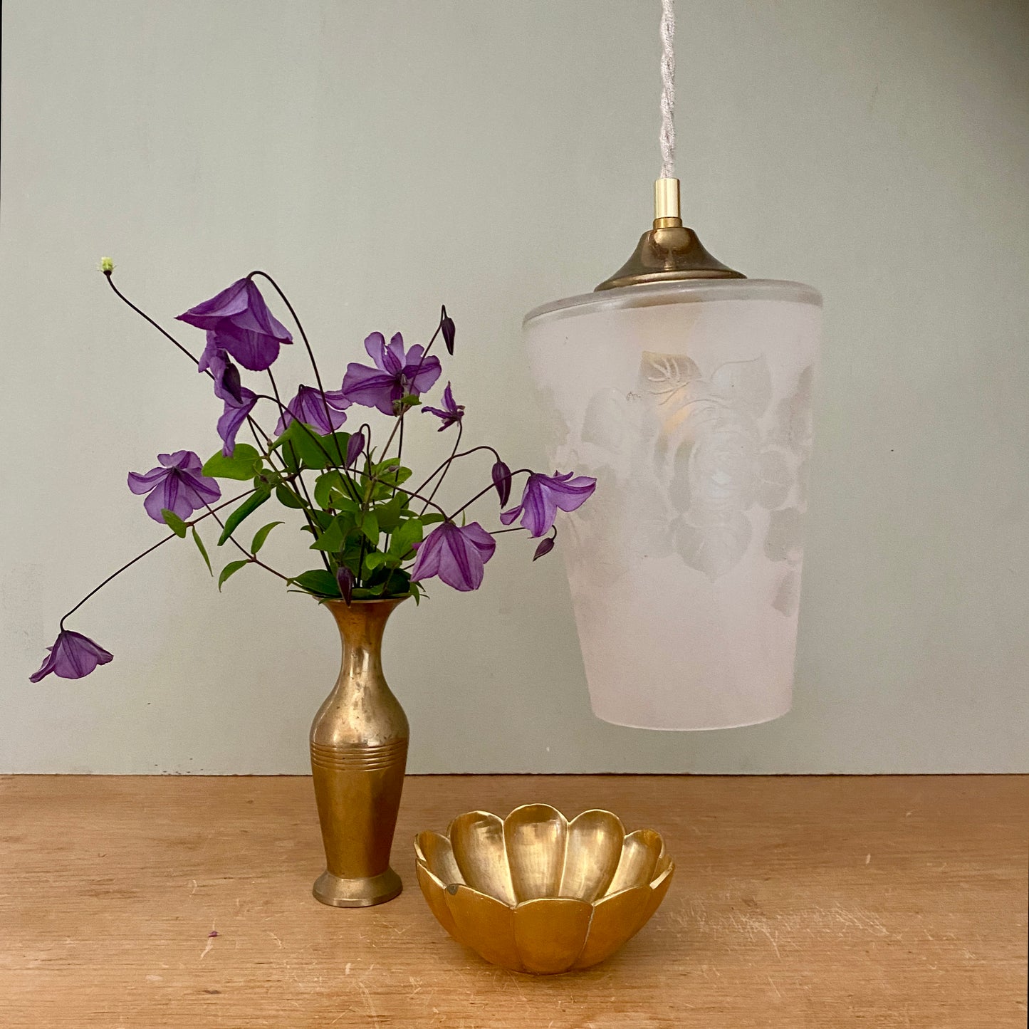 Suspension globe vintage en verre dépoli