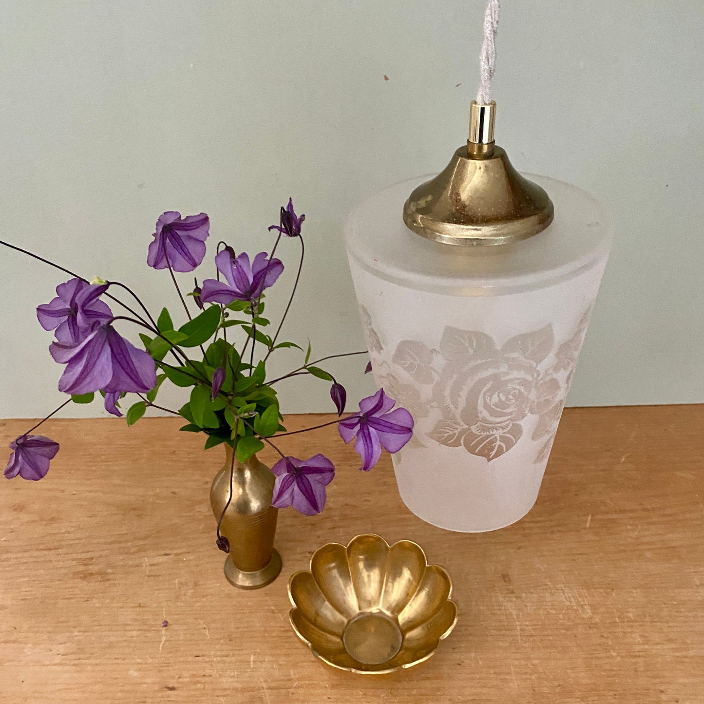 Suspension globe vintage en verre dépoli