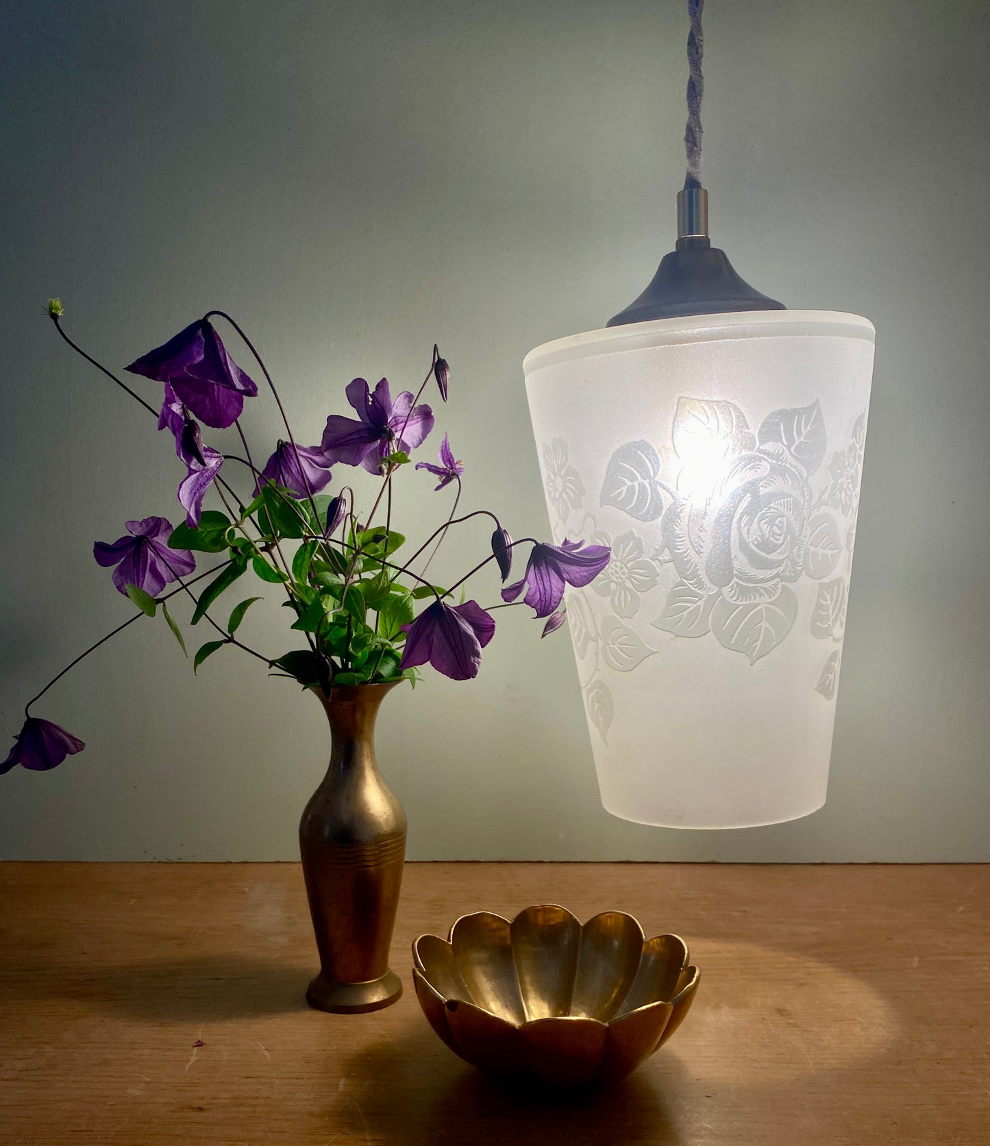 Suspension globe vintage en verre dépoli