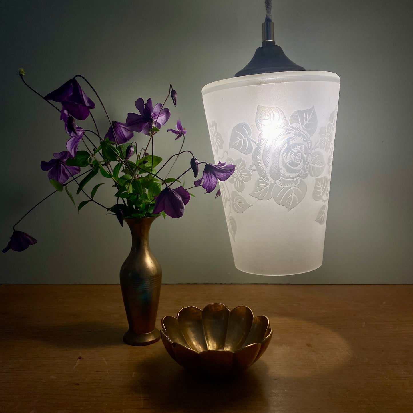 Suspension globe vintage en verre dépoli