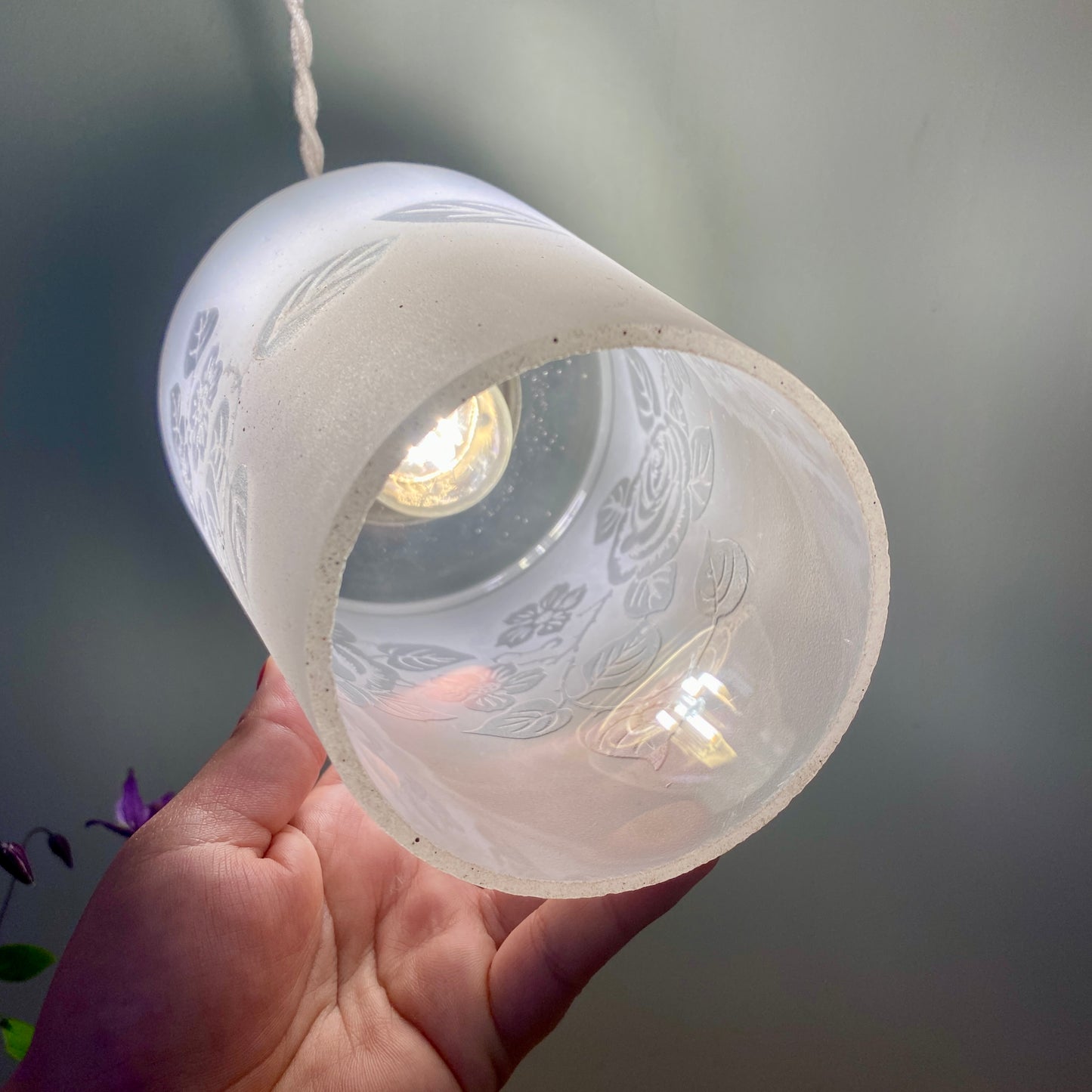 Suspension globe vintage en verre dépoli