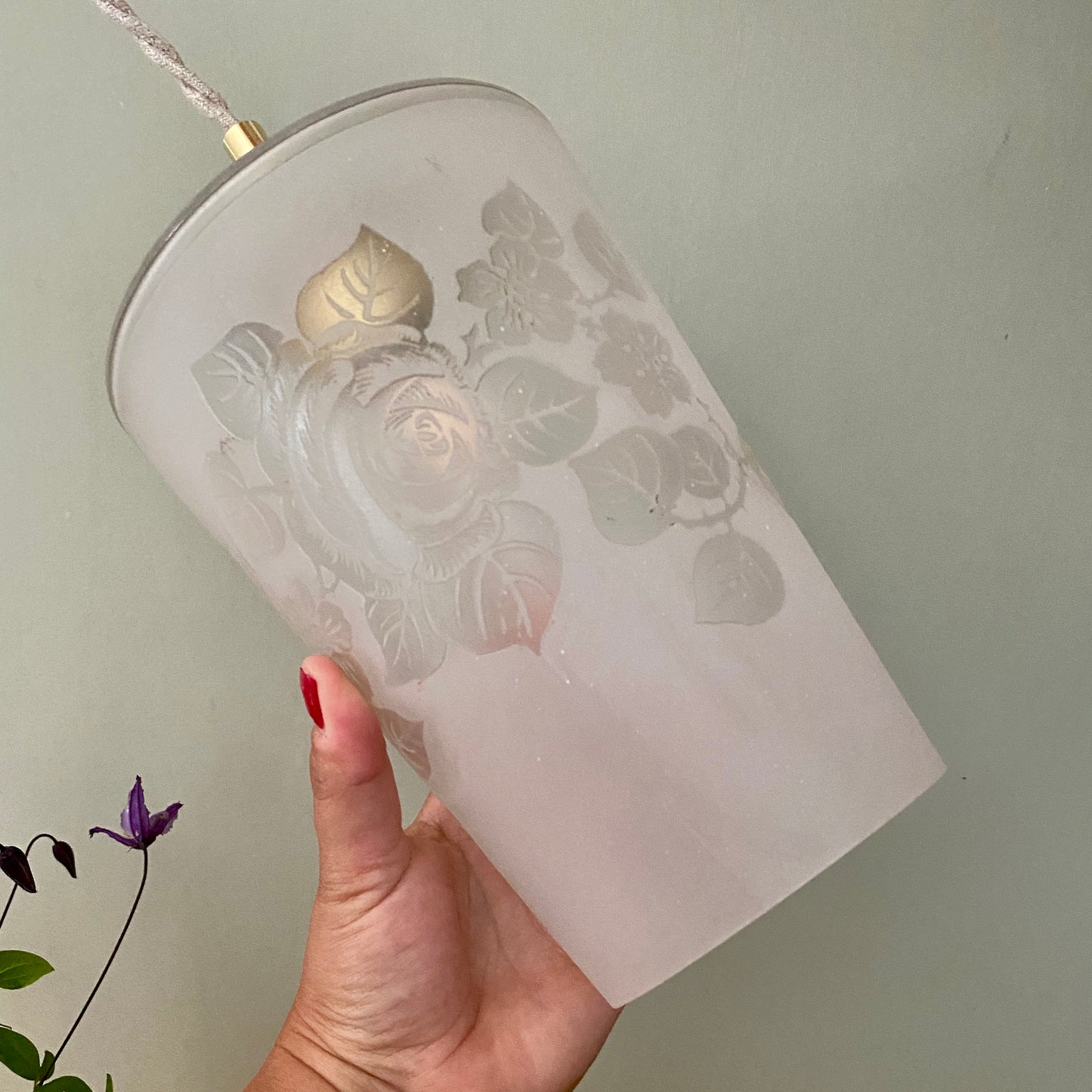 Suspension globe vintage en verre dépoli