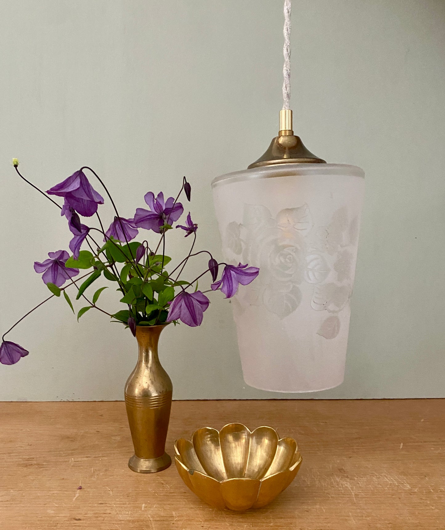 Suspension globe vintage en verre dépoli