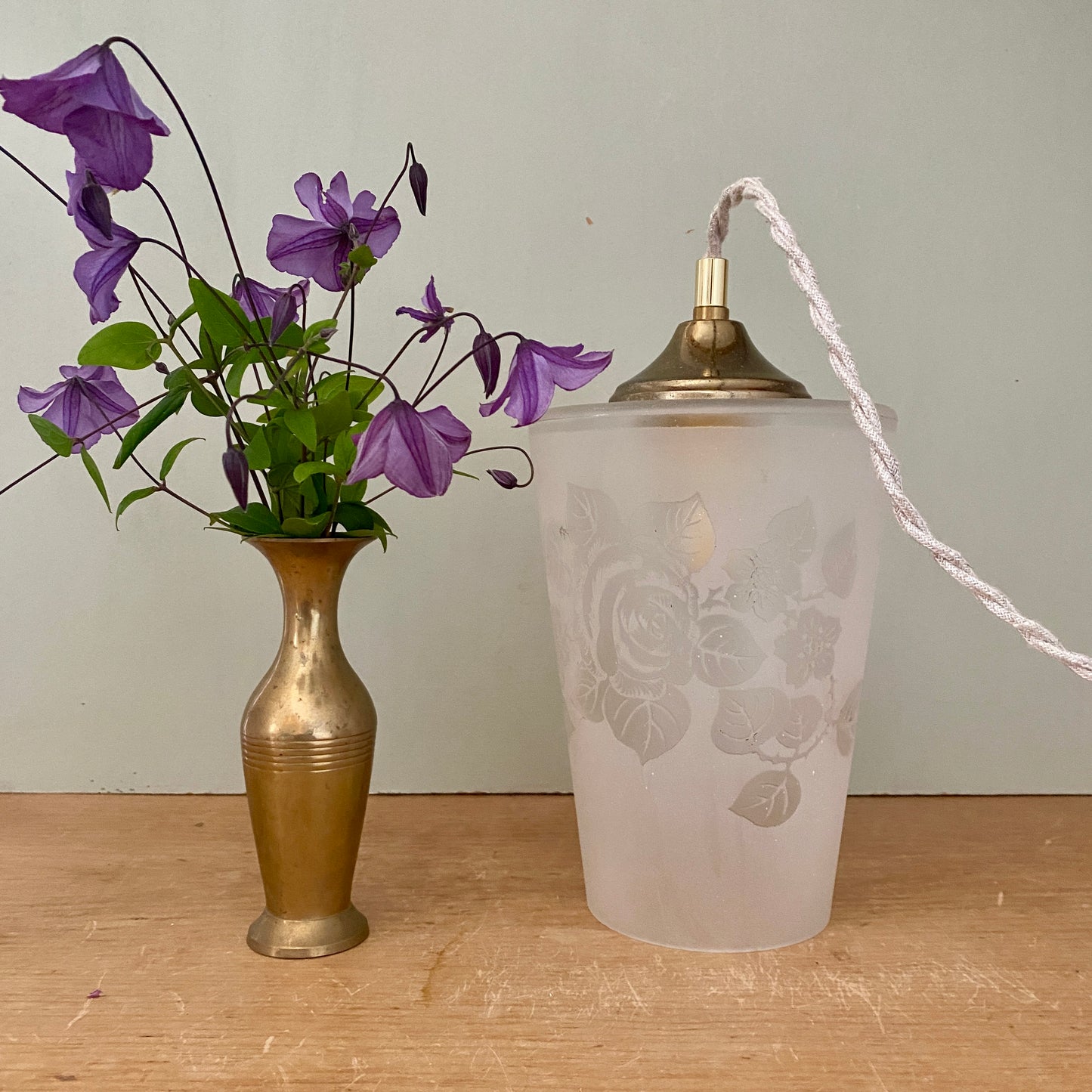 Suspension globe vintage en verre dépoli