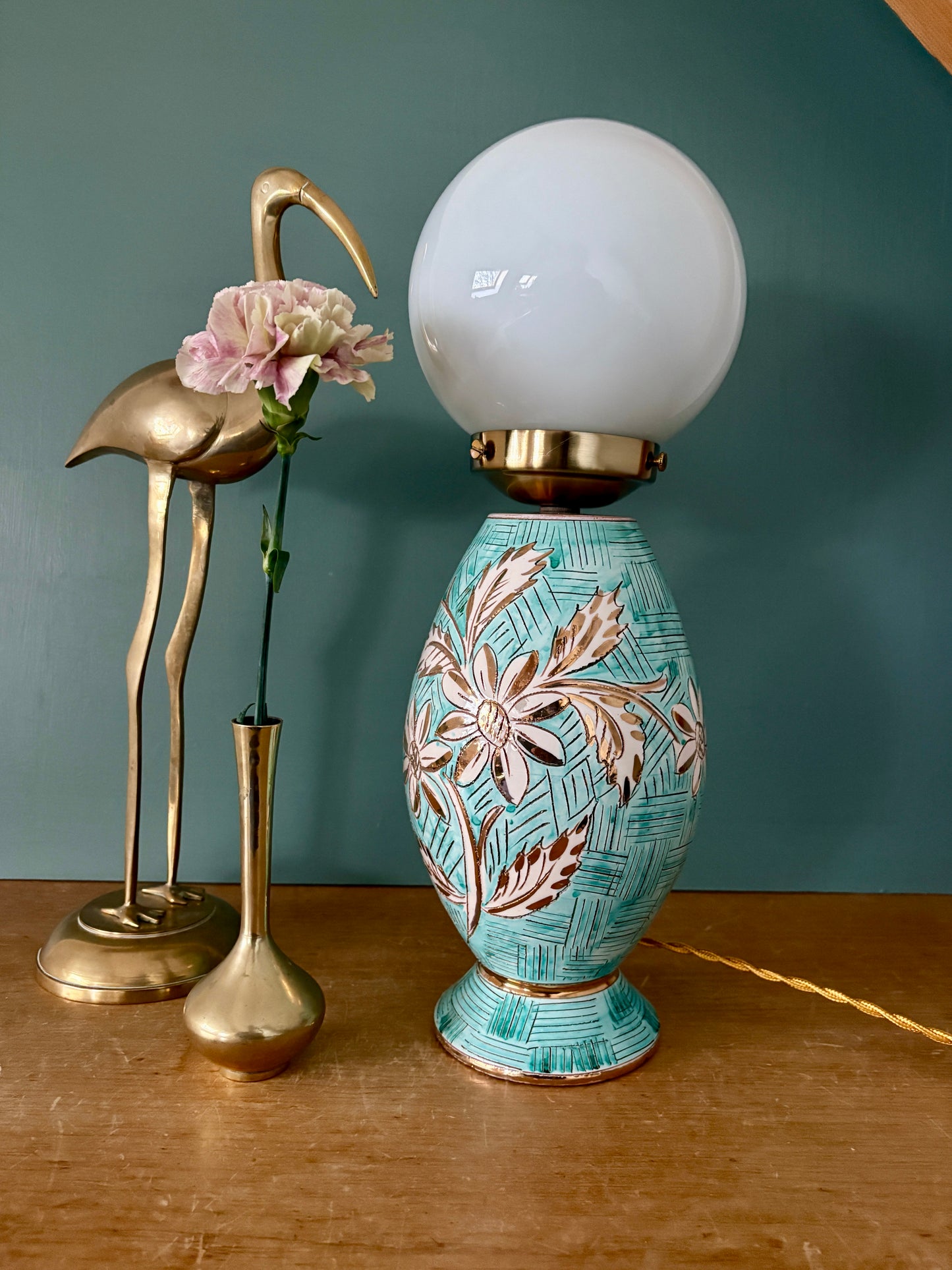 Lampe vintage en céramique et opaline blanche.