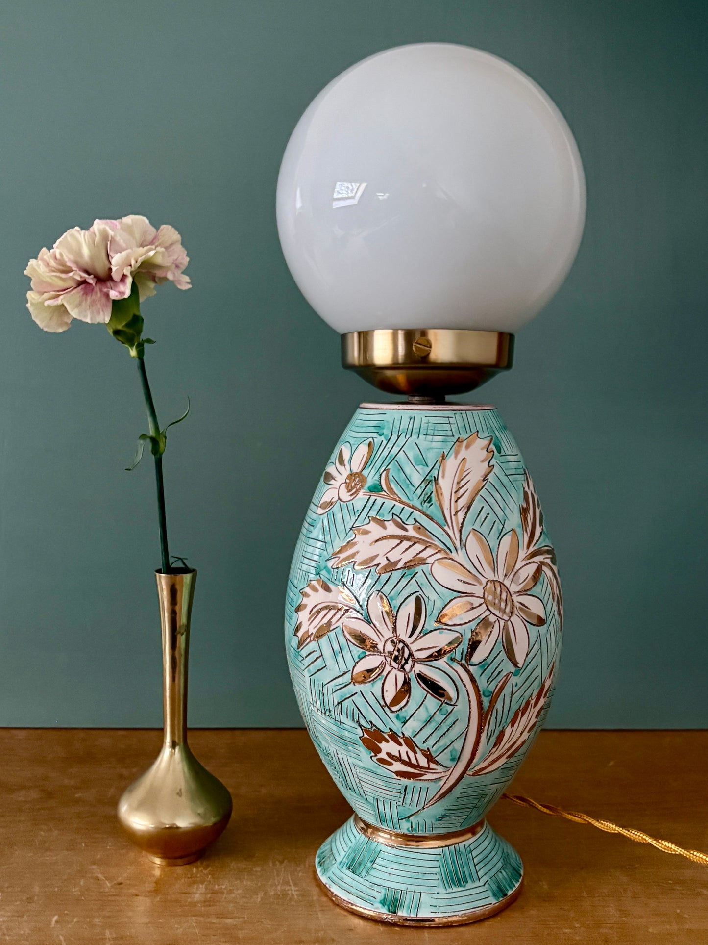 Lampe vintage en céramique et opaline blanche.