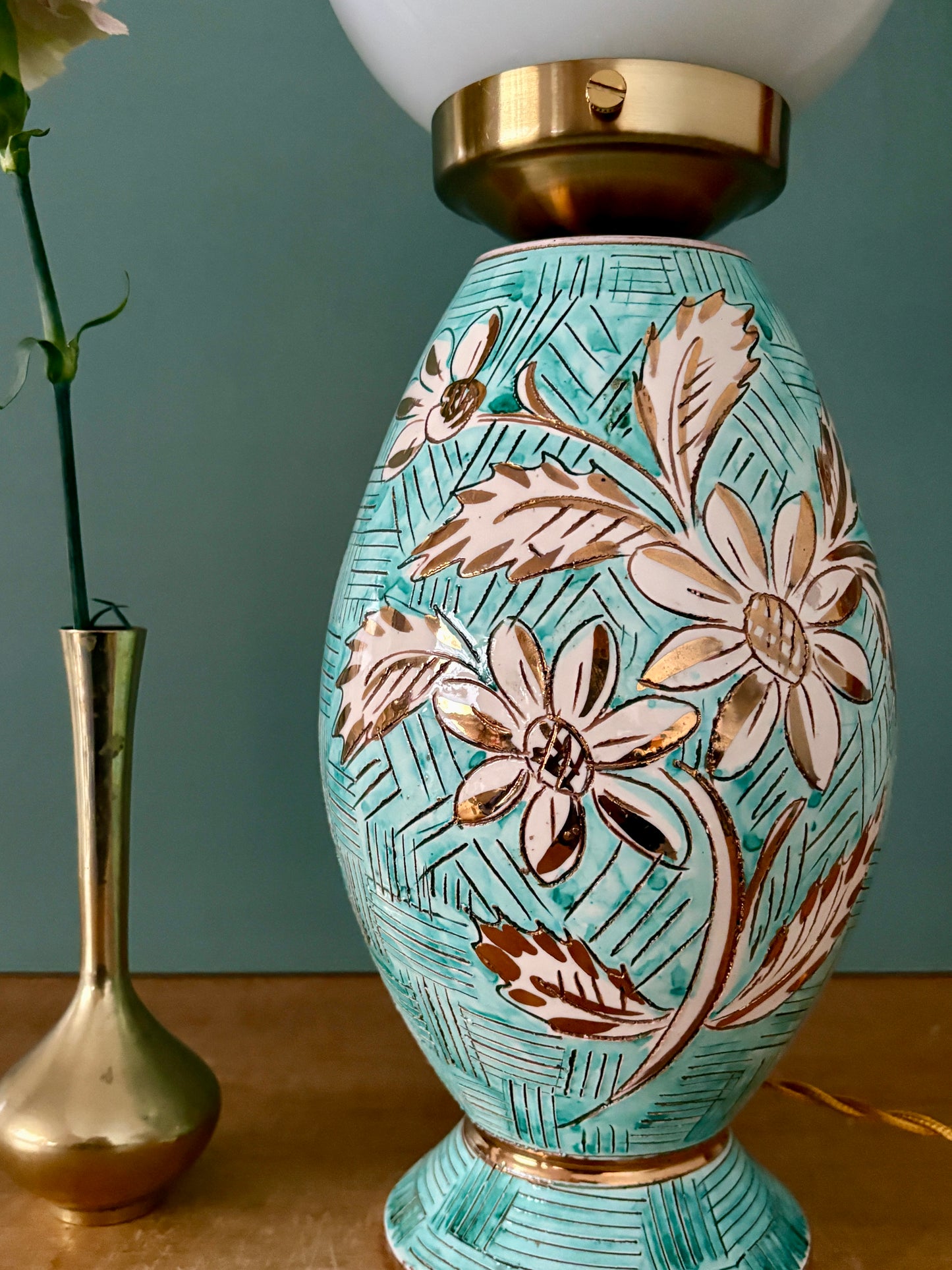 Lampe vintage en céramique et opaline blanche.