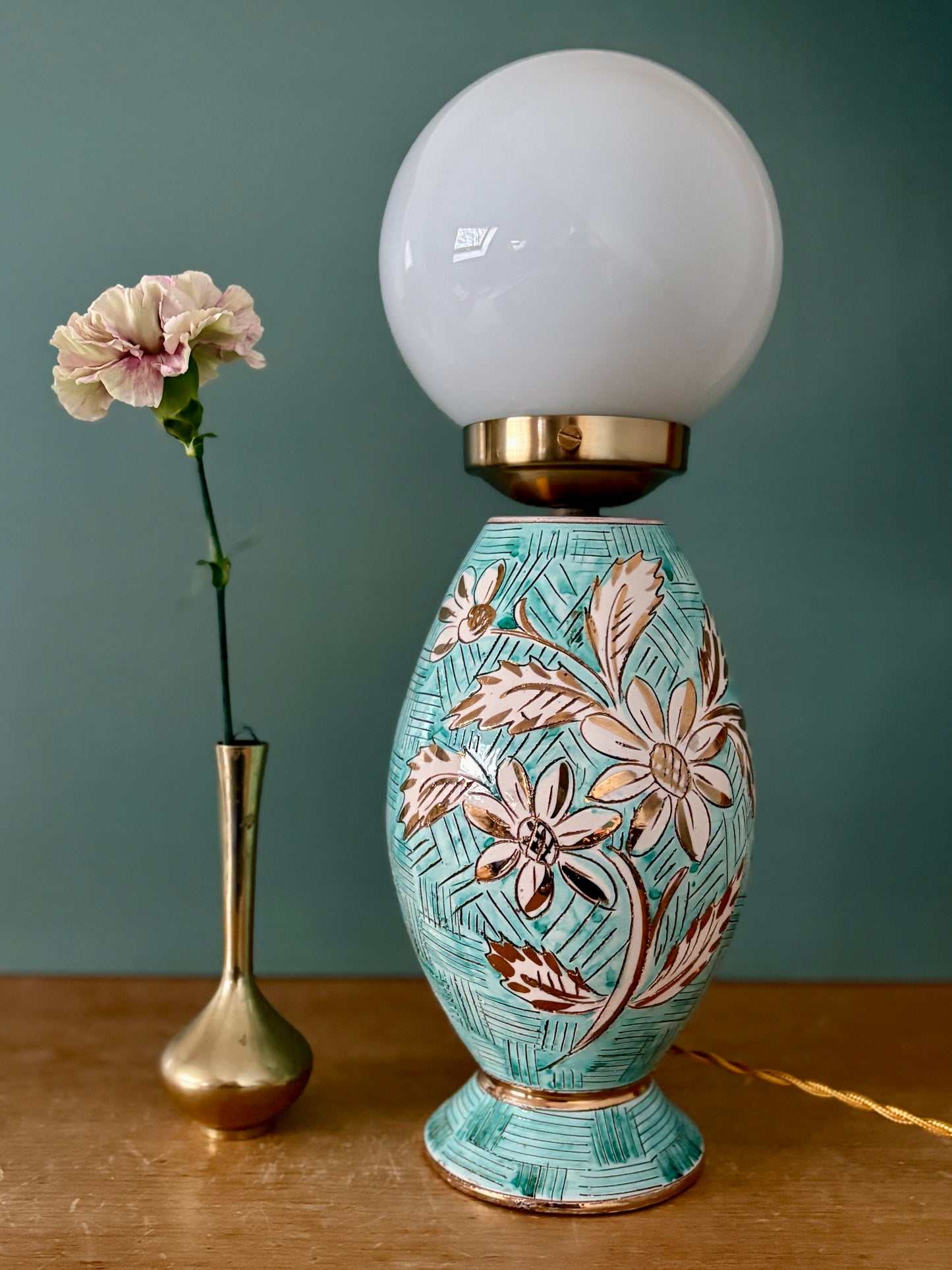 Lampe vintage en céramique et opaline blanche.