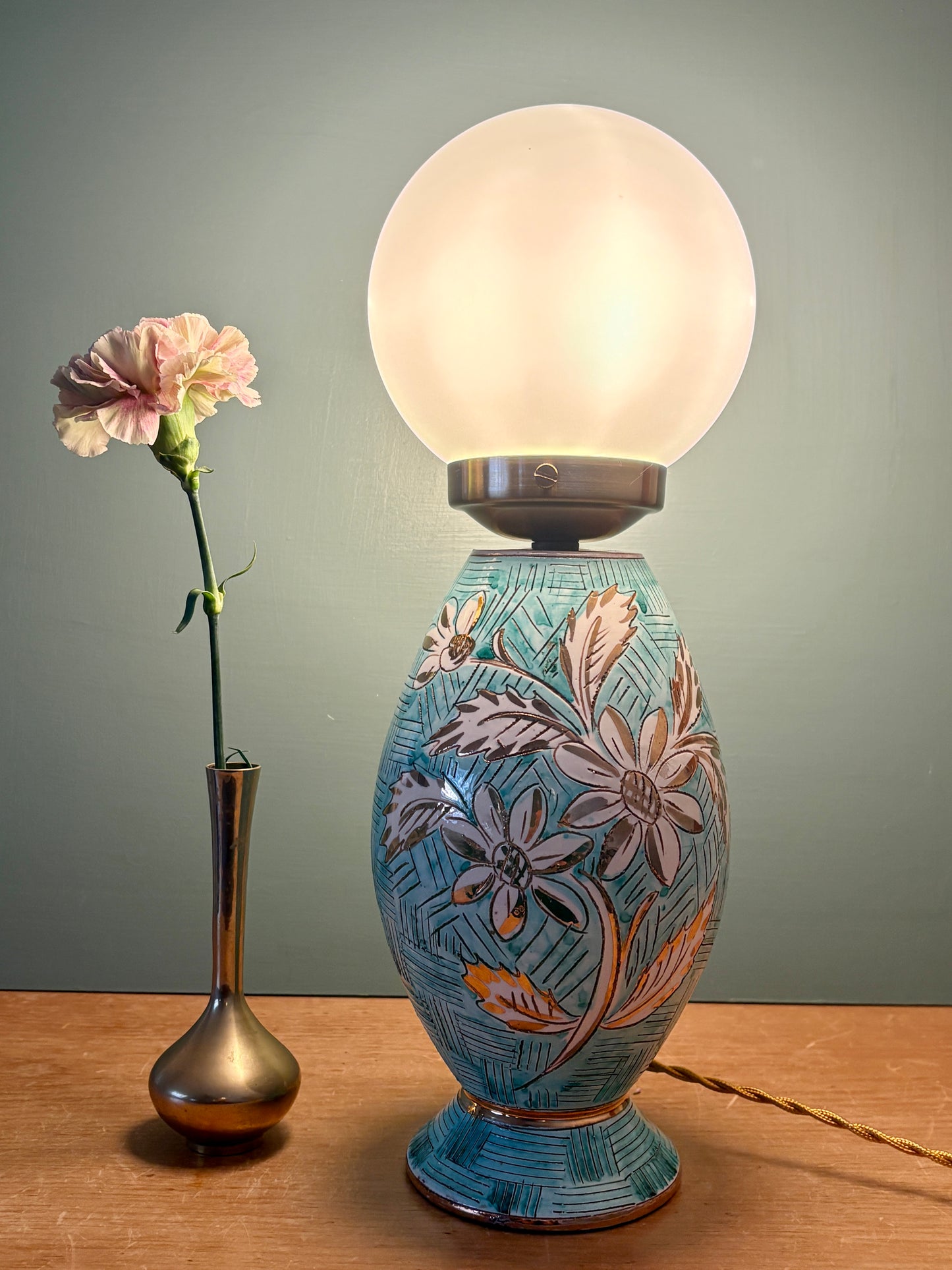 Lampe vintage en céramique et opaline blanche.