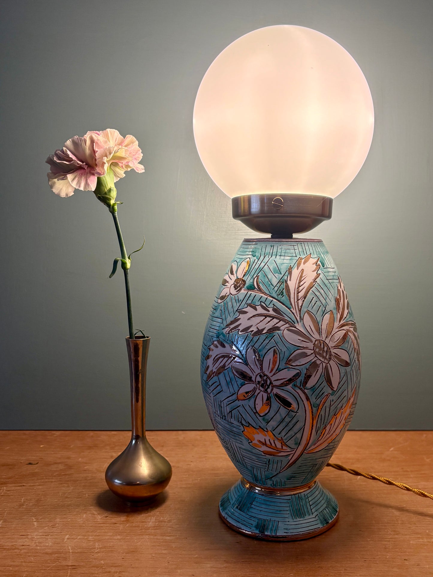 Lampe vintage en céramique et opaline blanche.